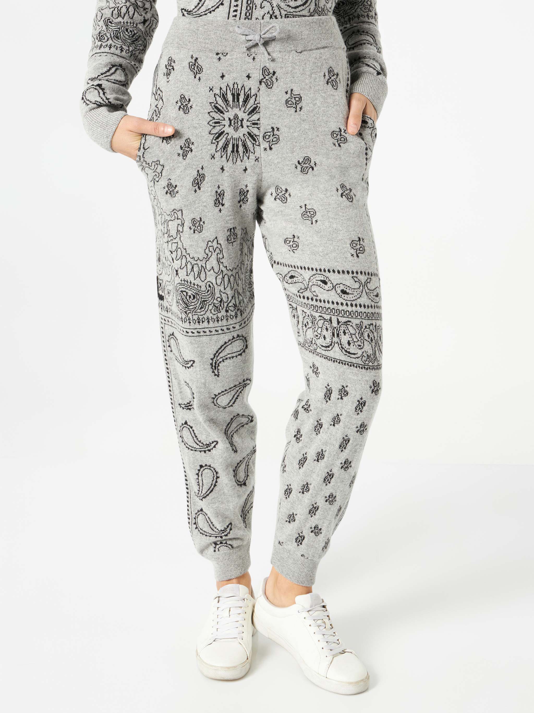 Woman Lightweight Knit Sweatpants With Grey Bandanna Print