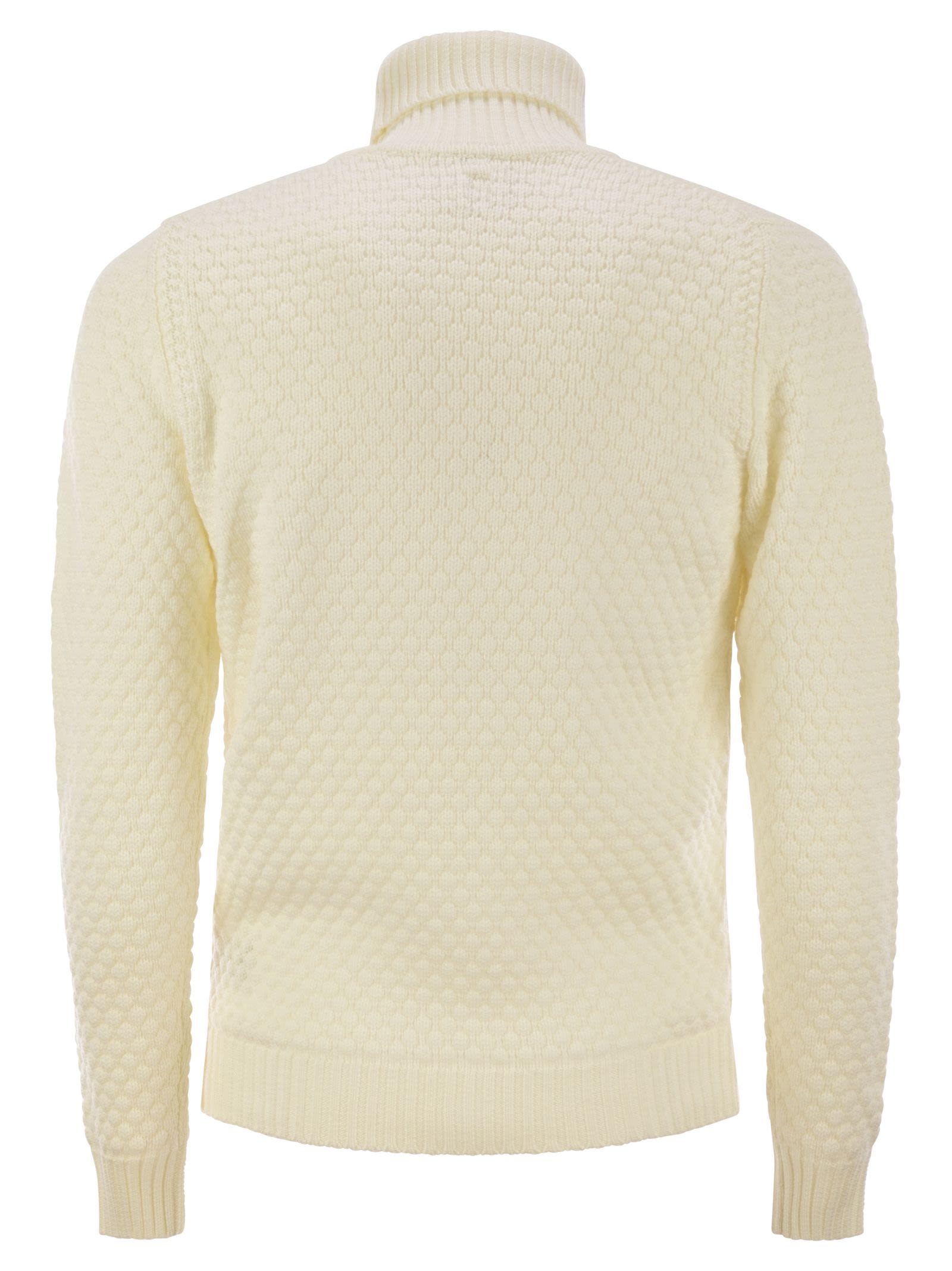 Rakkì Honeycomb Stitch Turtleneck - White In Cream
