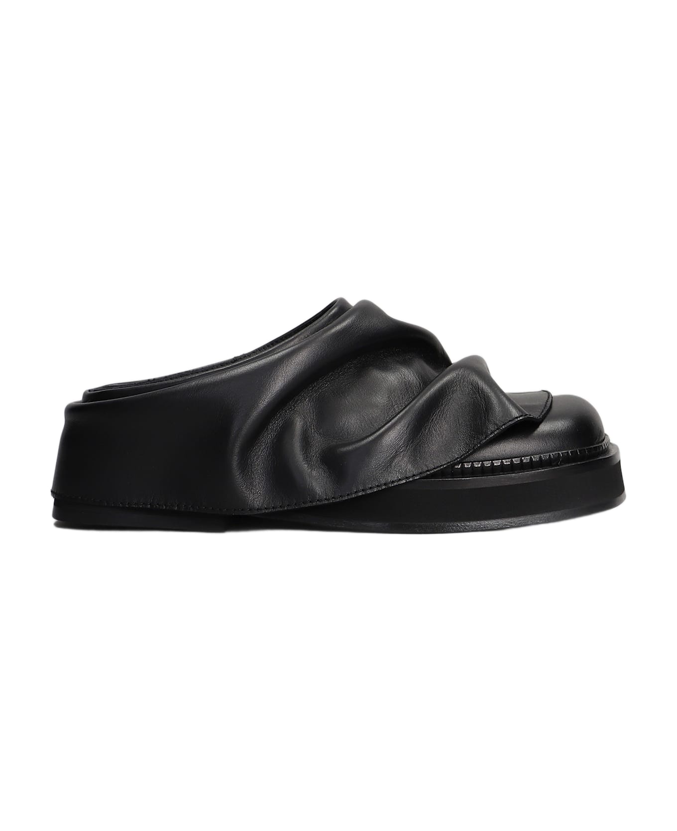サンダル・ミュール THE ATTICO Black Leather Mini Robin Slippers Mini Robin leather mules in black - The Attico | Mytheresa