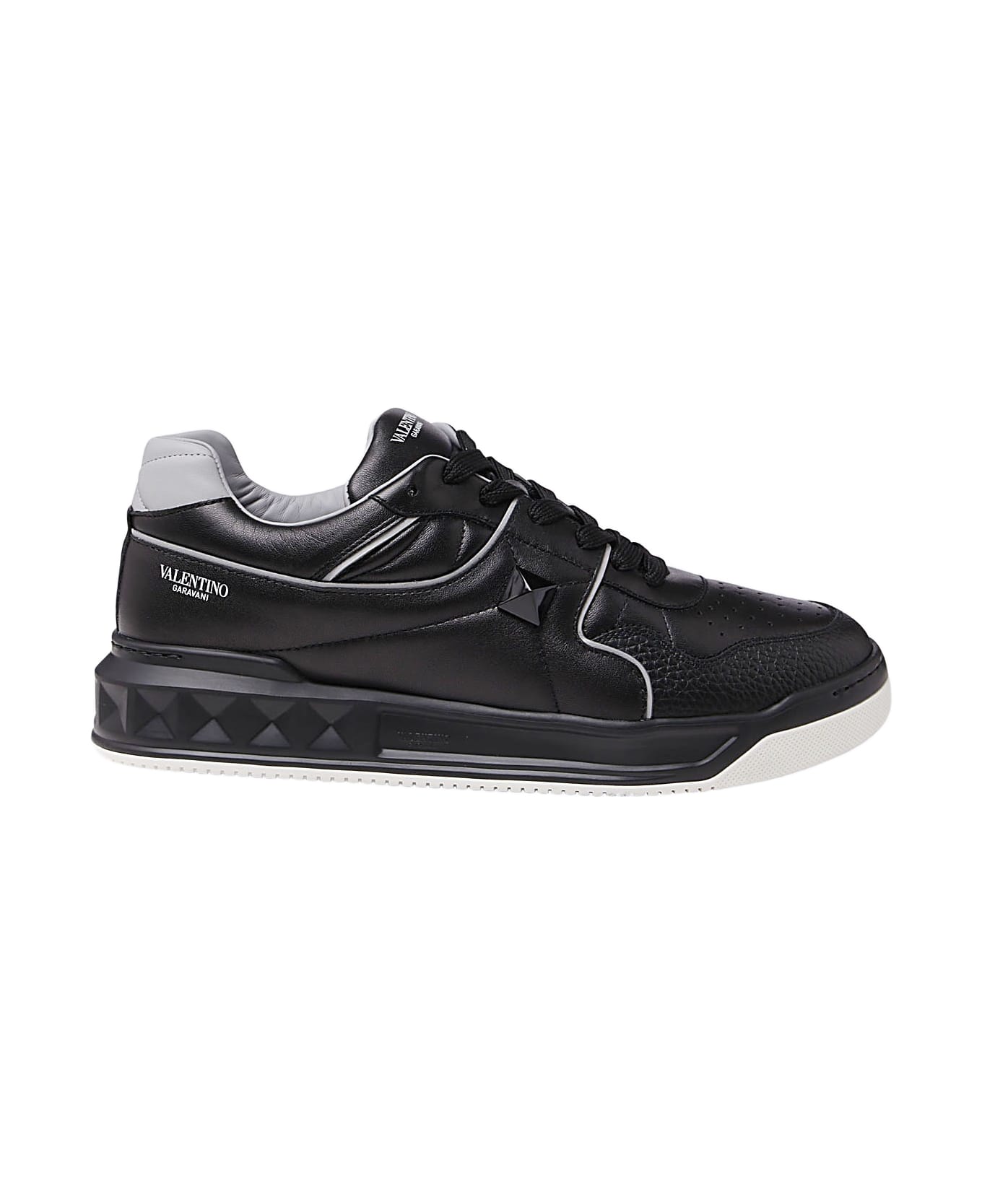 Valentino Garavani Black Leather Low Top One Stud Sneakers - Black