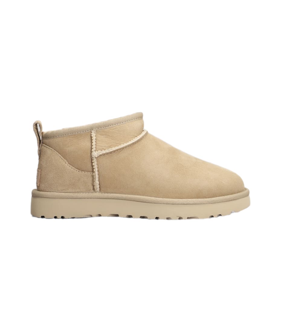 【送料&関税込】UGG Classic Ultra Mini Low Heels Ankle Boots UGG Classic Ultra Mini Low Heels Ankle Boots In Beige Suede