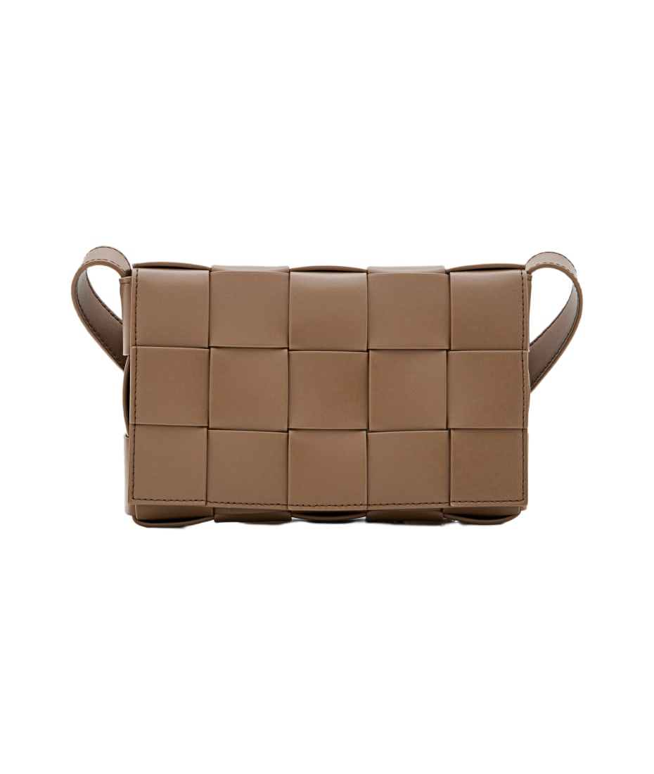 Bottega veneta cassette hot sale bag in maxi intreccio