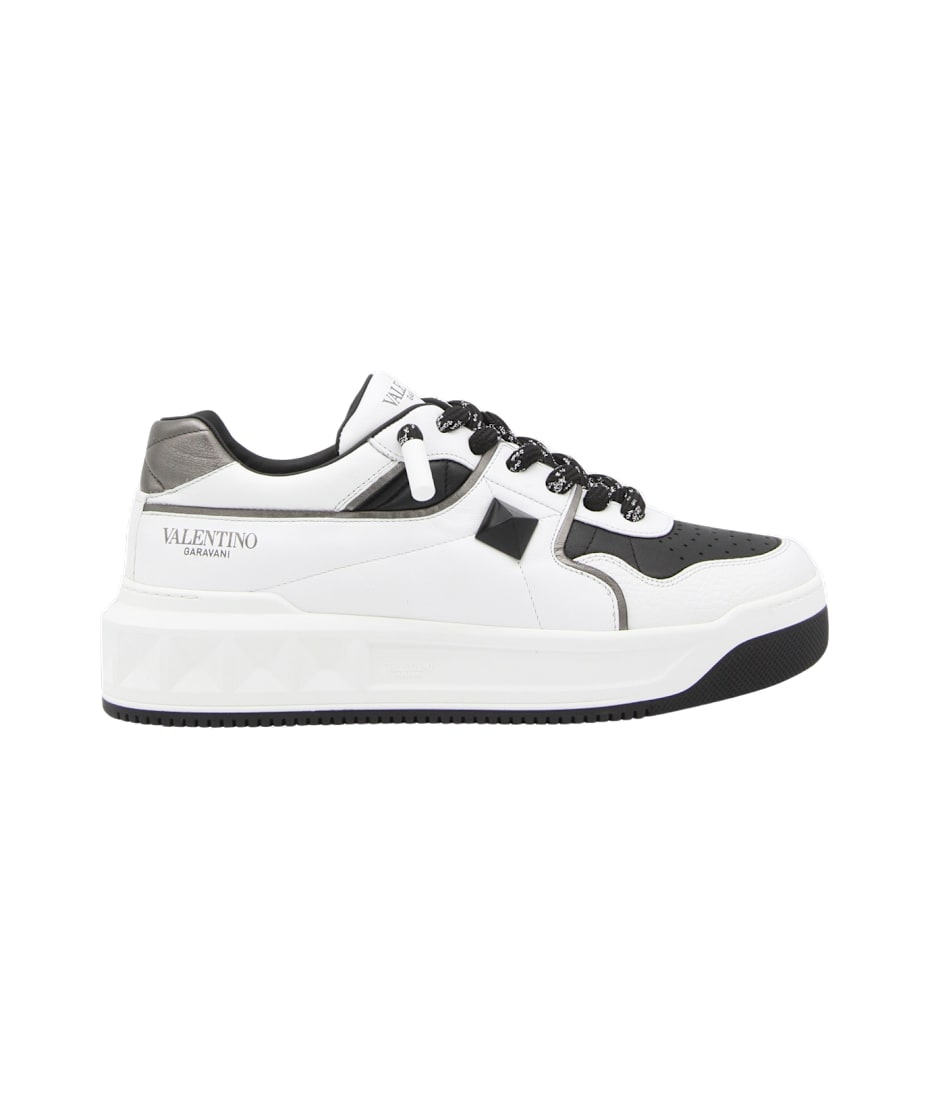 スニーカー VALENTINO GARAVANI BLACK AND WHITE LEATHER SNEAKERS Valentino Garavani White And Black Leather Sneakers