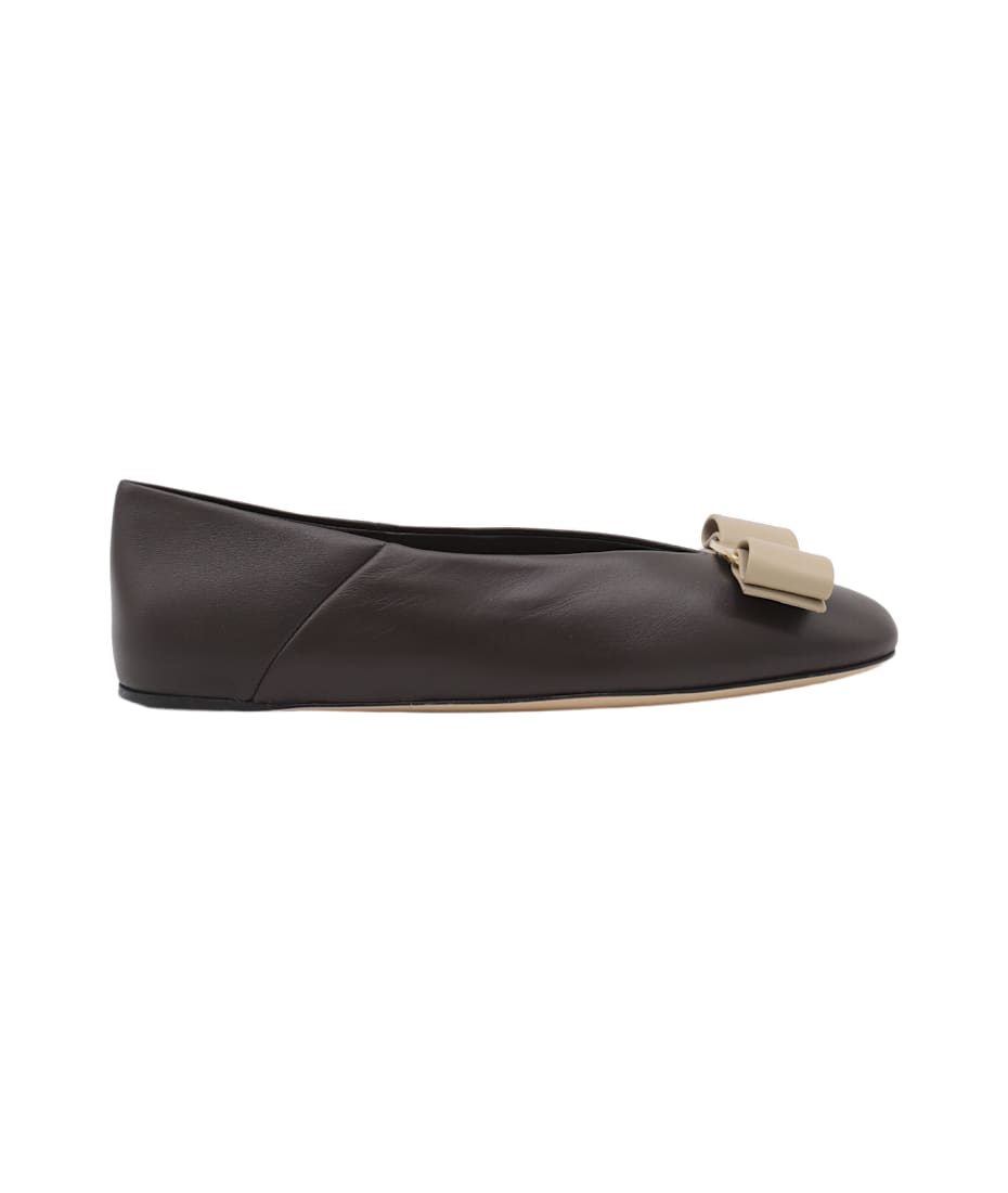 【送料&関税込】Ferragamo Black Vanna Flats Ferragamo Black Vanna Flats | italist