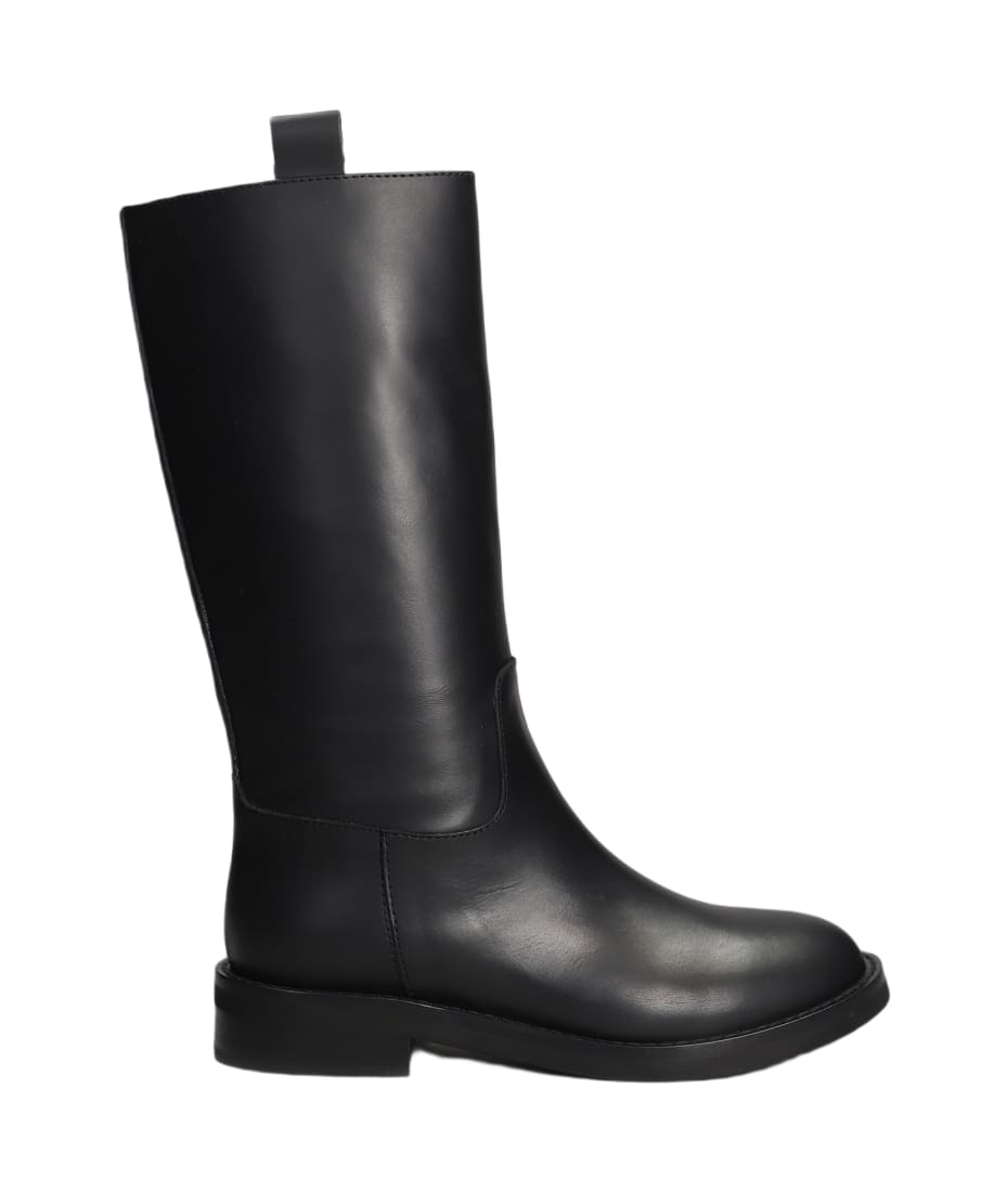 【関税込み】Via Roma 15 Ankle boots Via Roma 15 leather akle boots with gold V-shaped detail for