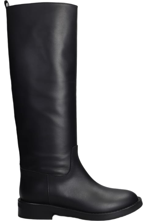ウィメンズ新着アイテム Via Roma 15 Low Heels Boots In Black Leather