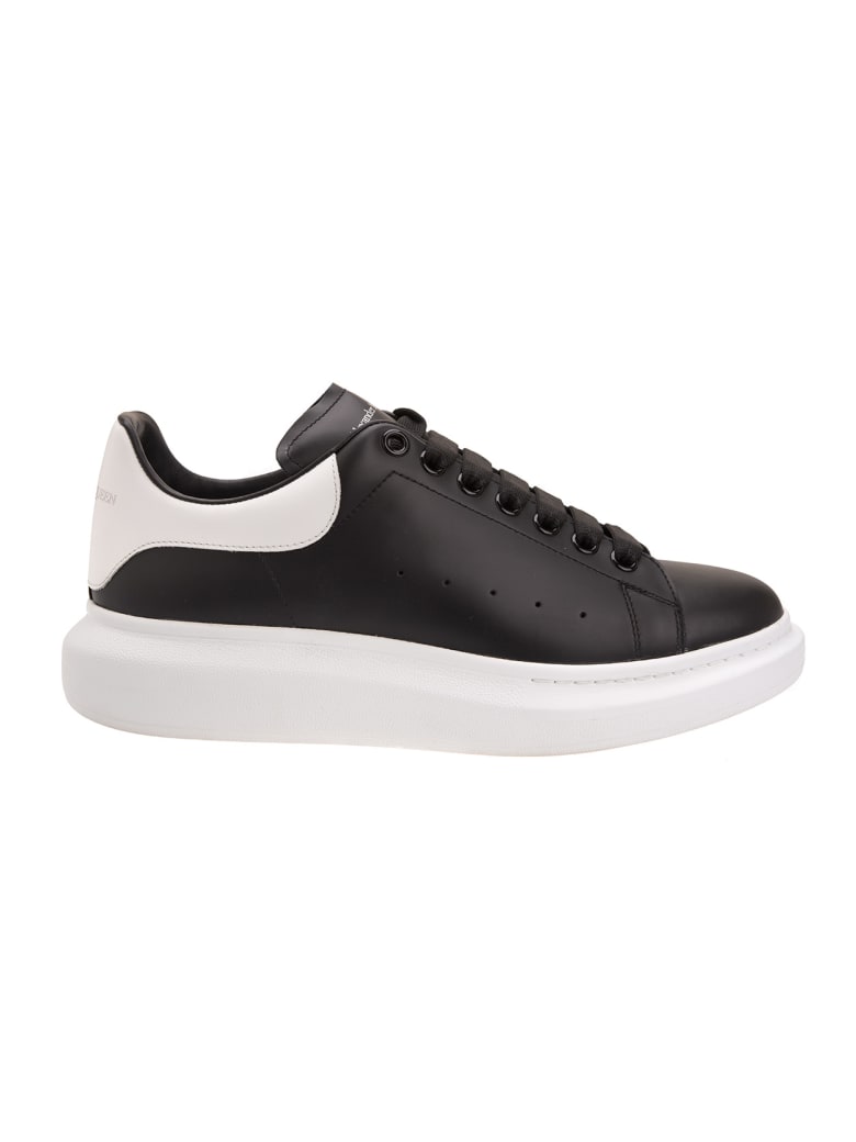 Alexander McQueen Black And White Man Oversize Sneakers - Black/white