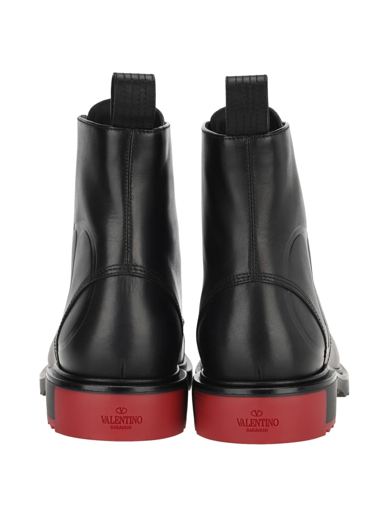 vlogo boots