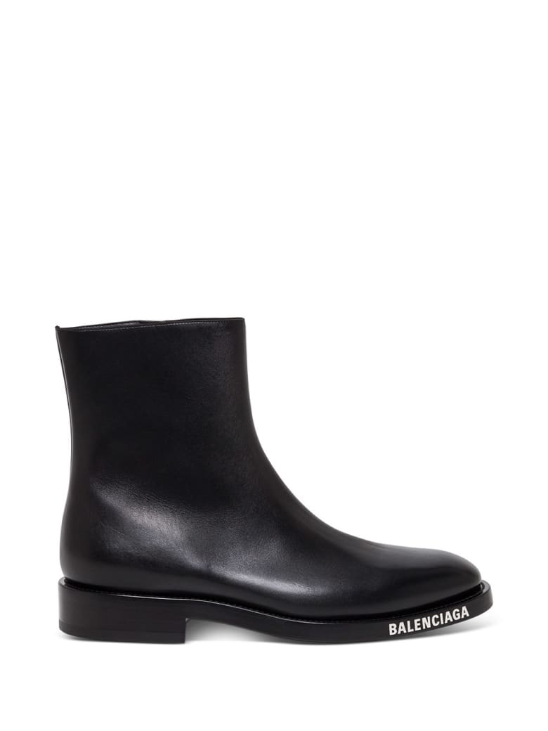 Balenciaga Leather Booties With Contrasting Logo - Black