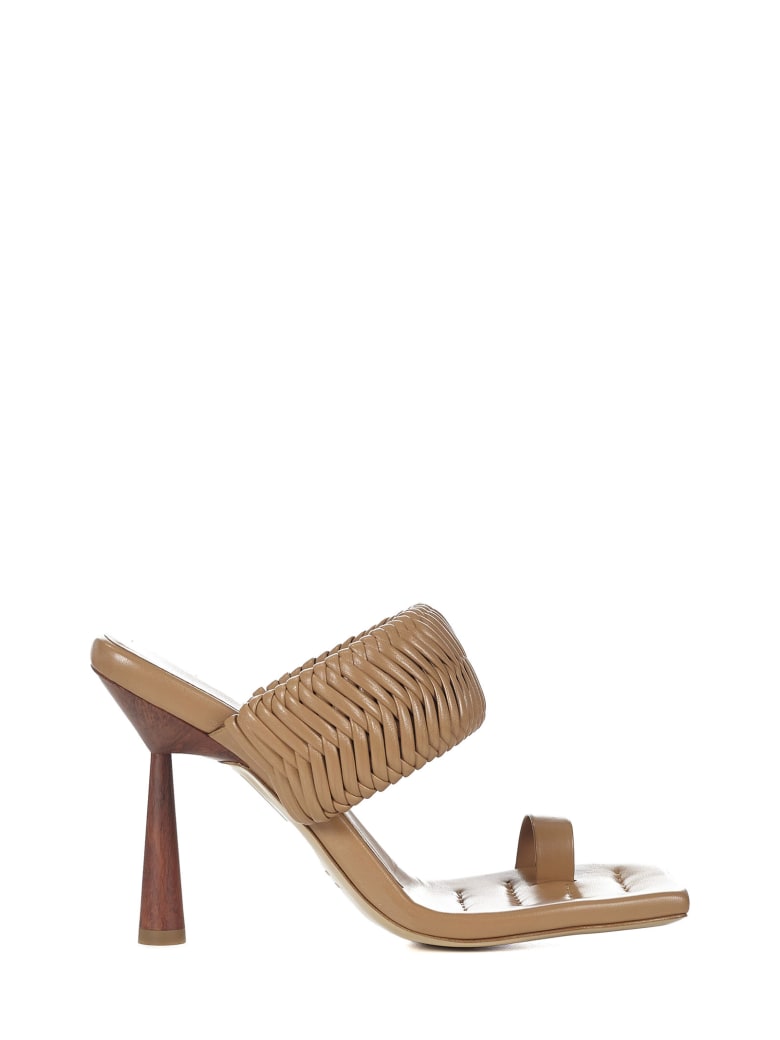tan pumps women's
