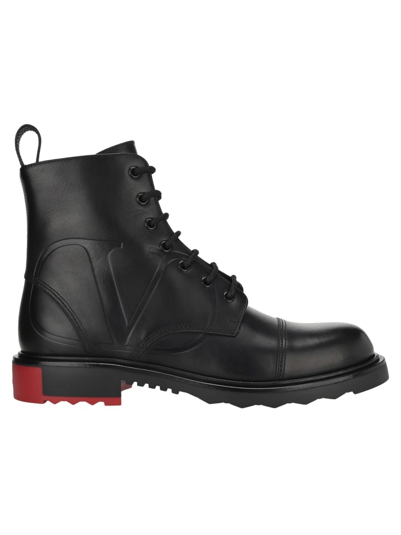 vlogo boots