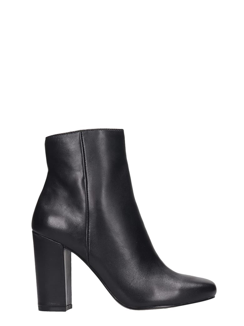 steve madden pixie boot