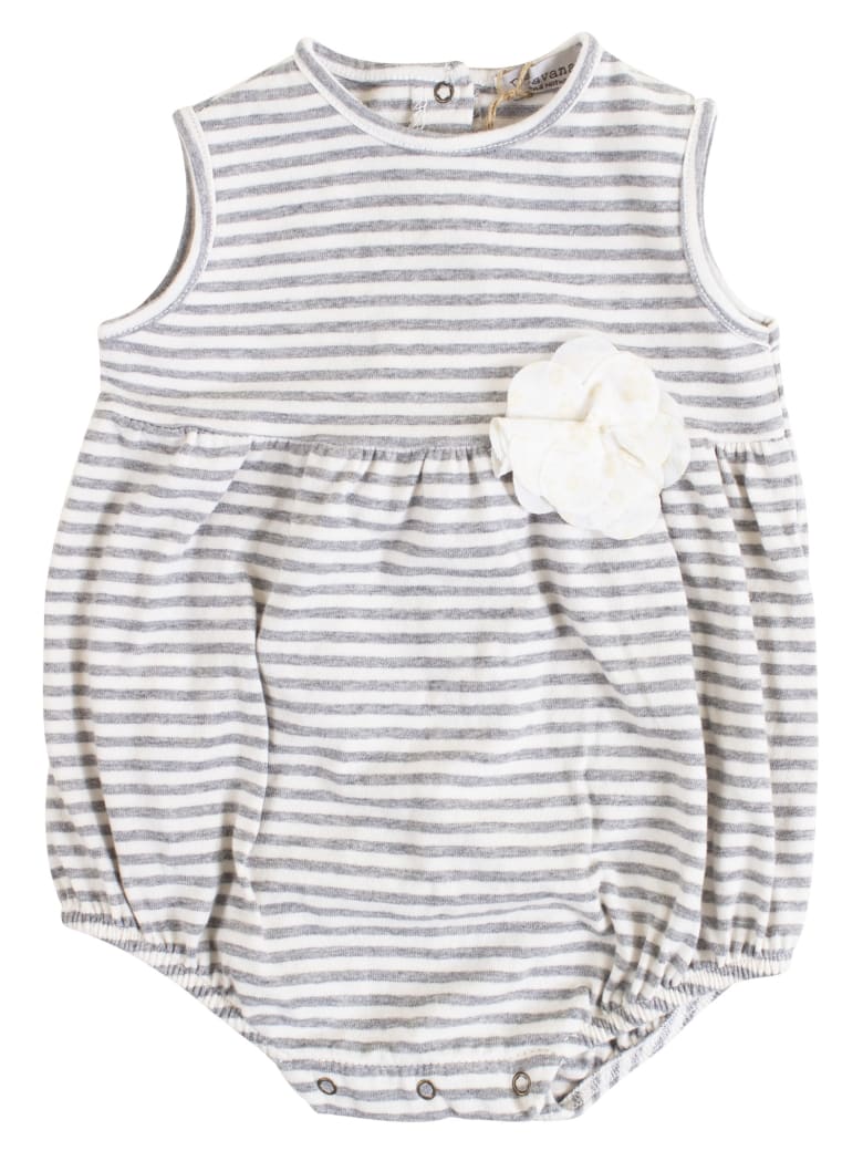De Cavana Newborn Romper With Flower - Latte-grigio