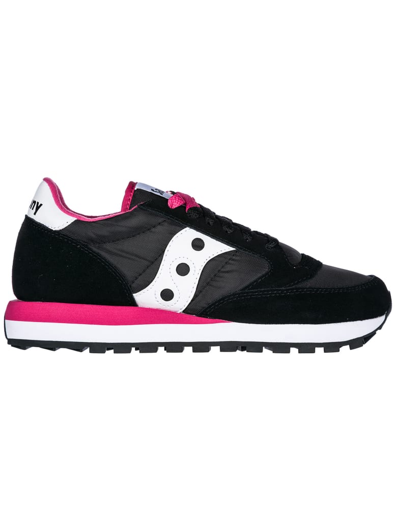 black saucony trainers