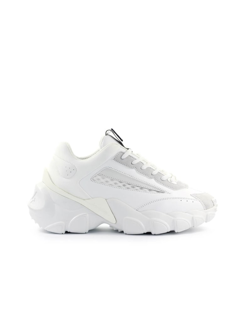 white fila sneaker