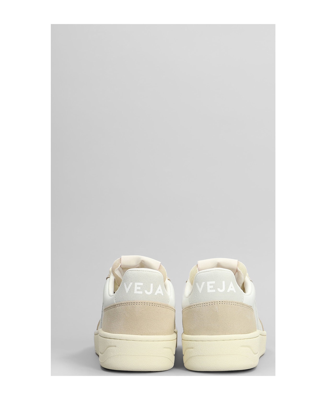 Veja V-82 Sneakers In White Suede And Leather - white