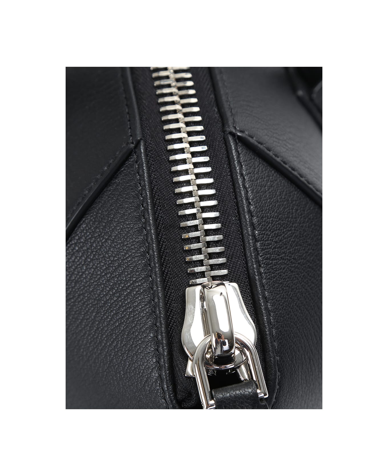 Givenchy Medium Antigona Bag - Nero