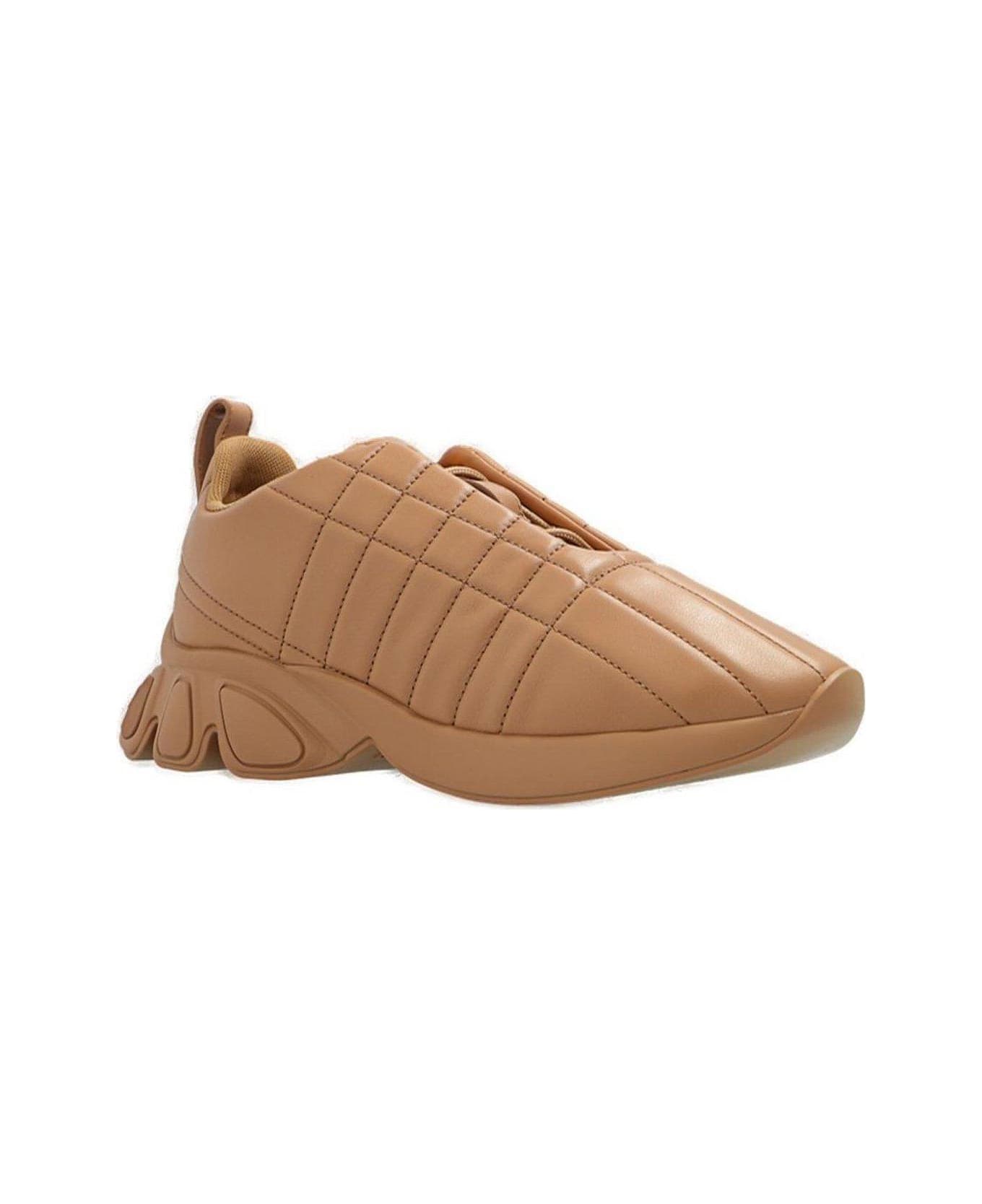 Burberry Quilted Low-top Sneakers - Beige スニーカー