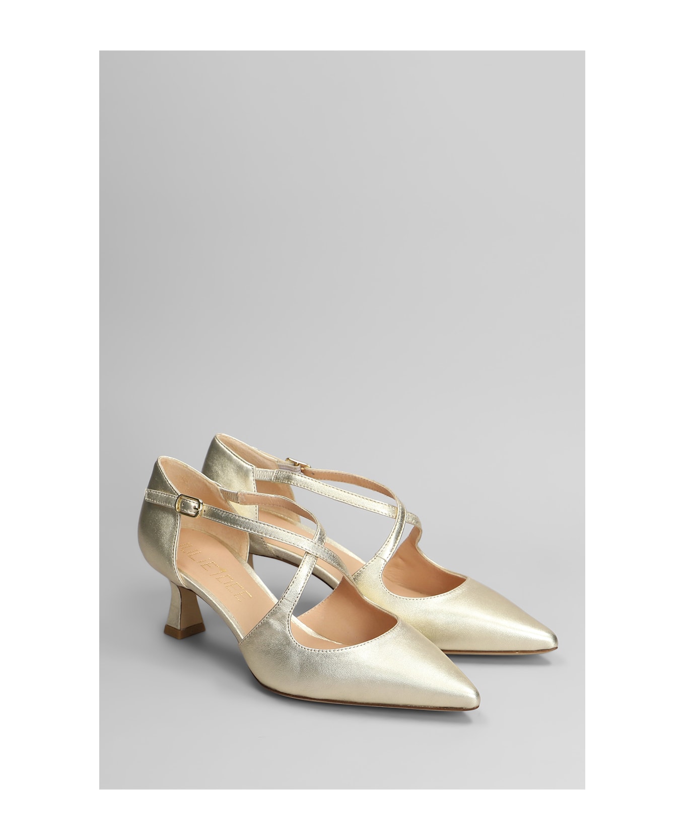 Julie Dee Pumps In Platinum Leather - platinum
