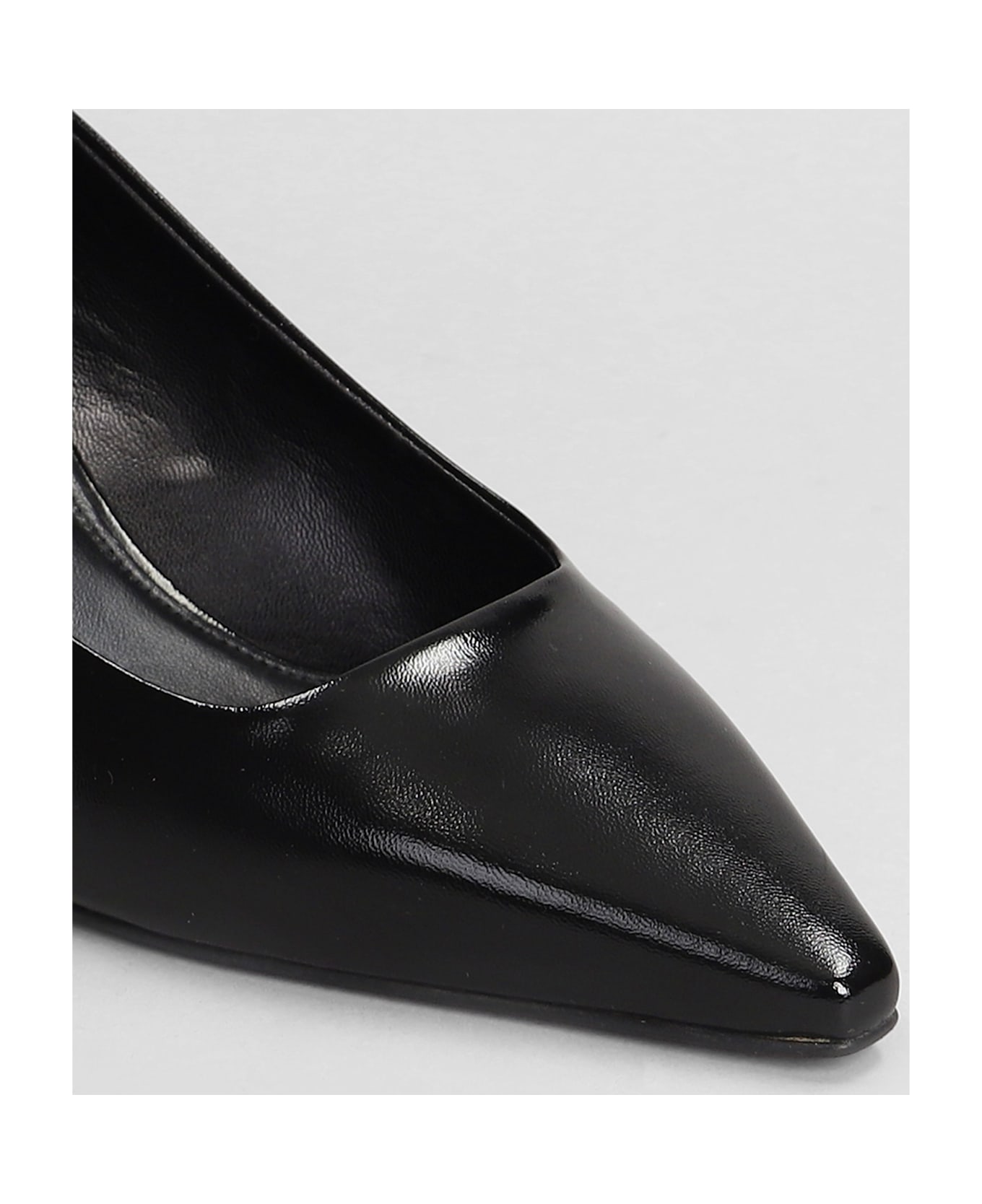 Julie Dee Pumps In Black Leather - black