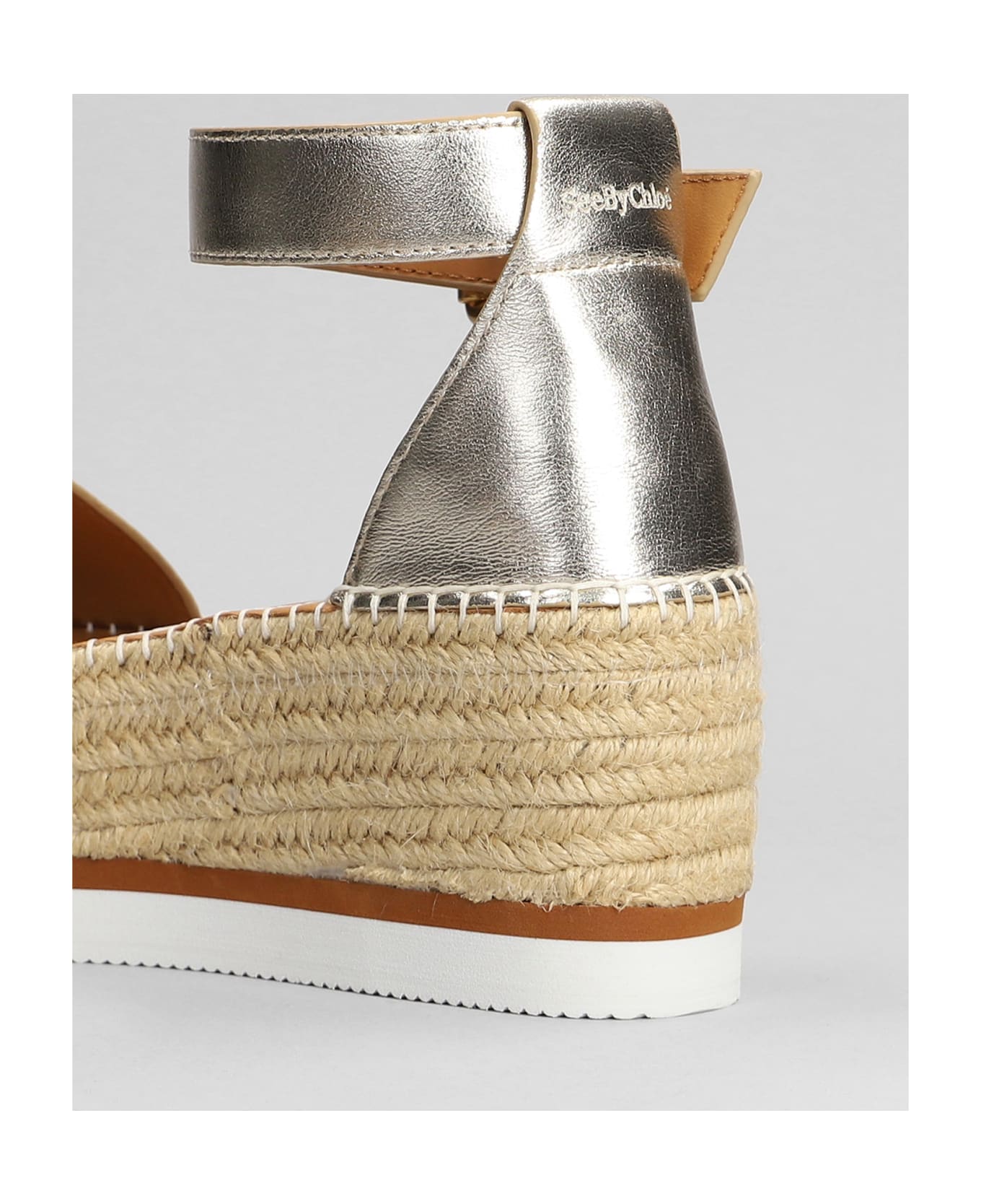 See by Chloé Glyn Wedges In Platinum Leather - platinum
