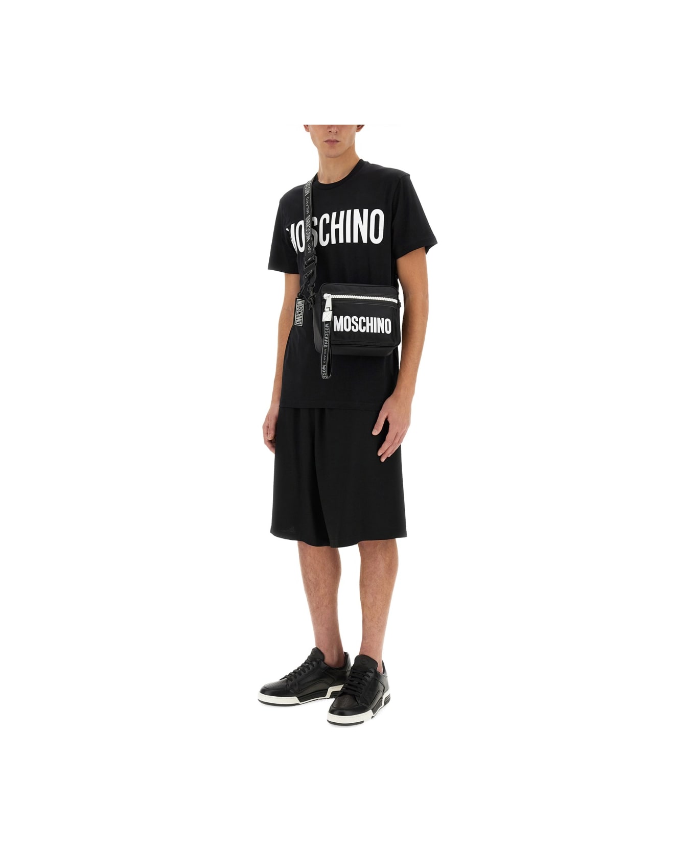 Moschino T-shirt Con Stampa Logo - BLACK シャツ