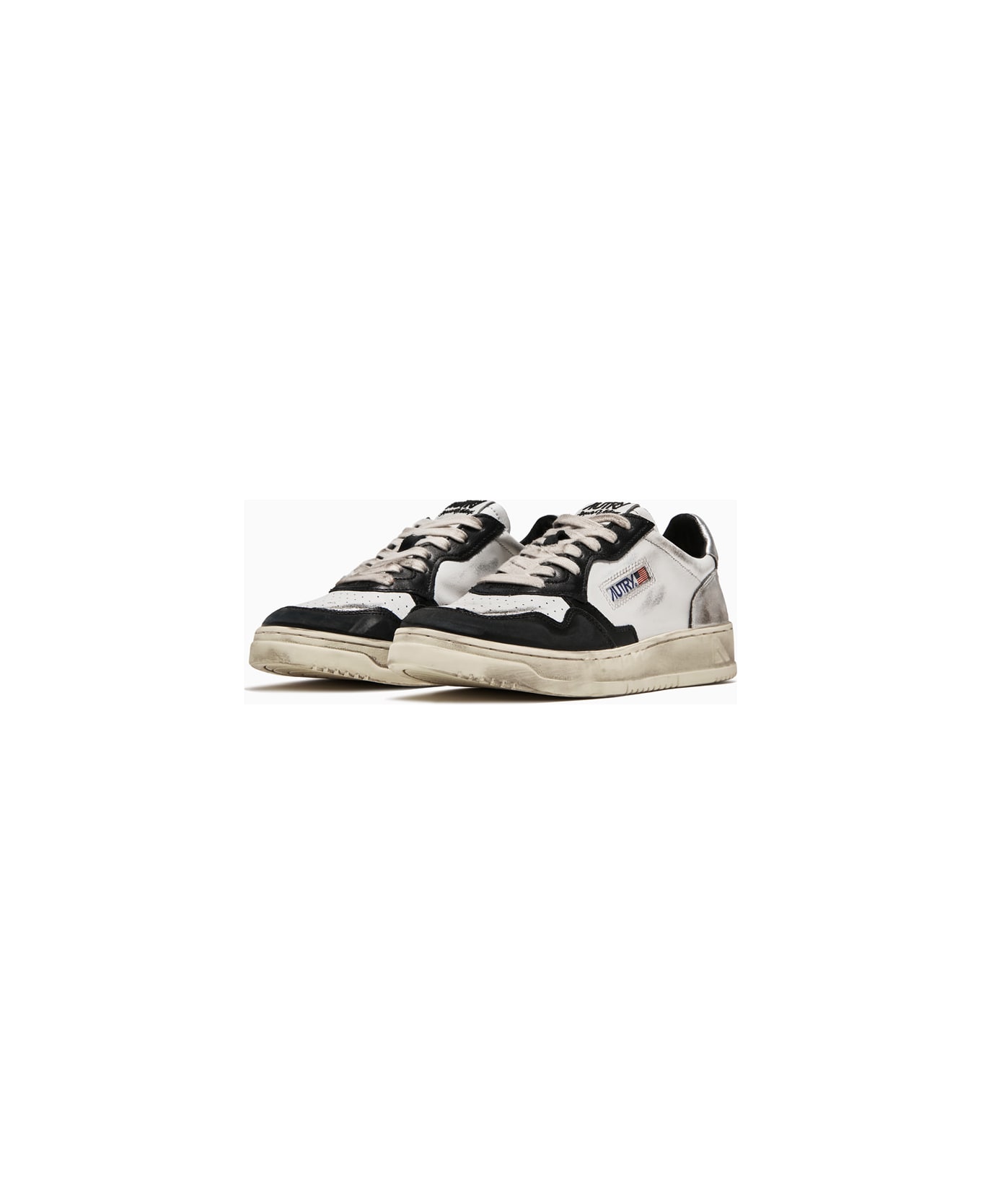 AUTRY｜SNEAKERS (AVLW SV11) Autry Medalist Low Super Vintage Sneakers In White Black And