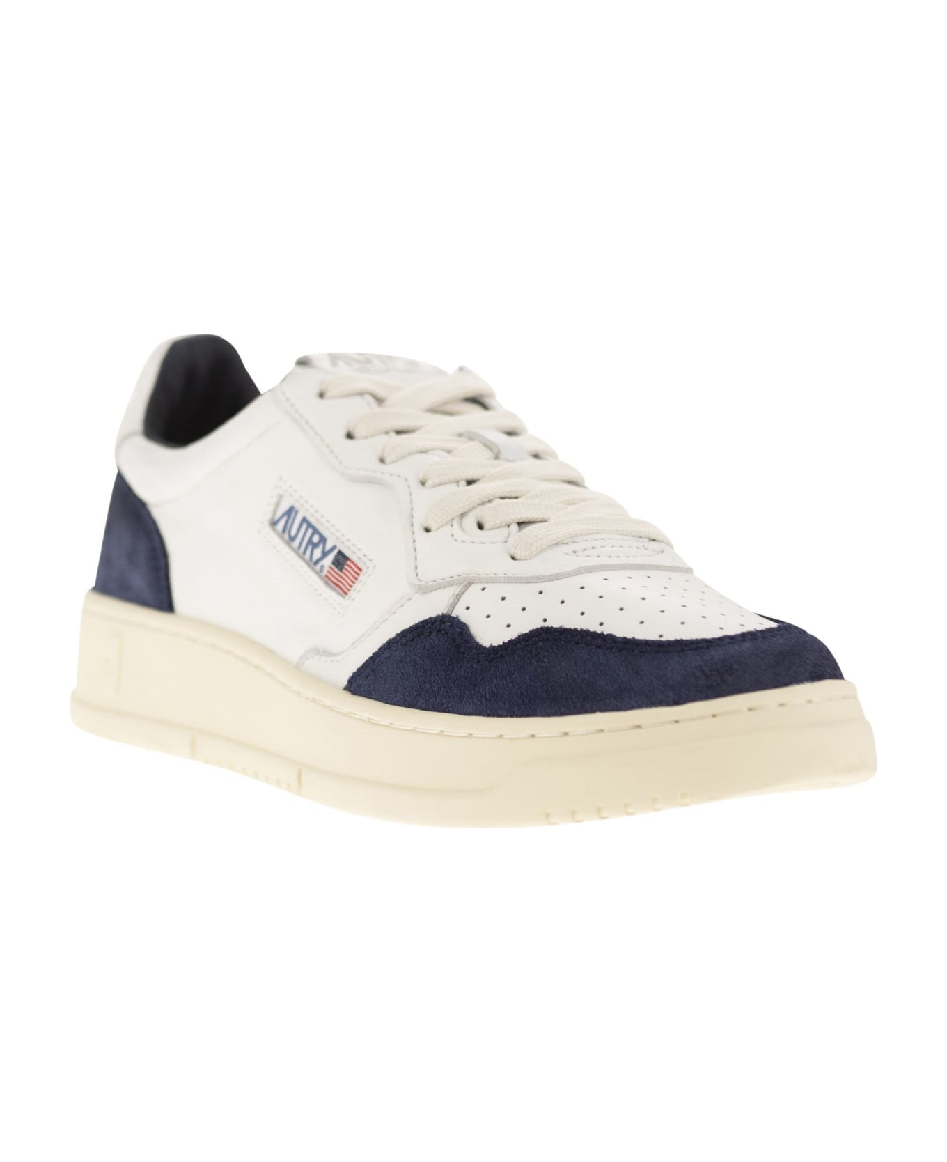 Autry Medalist Low Sneakers - White/blue