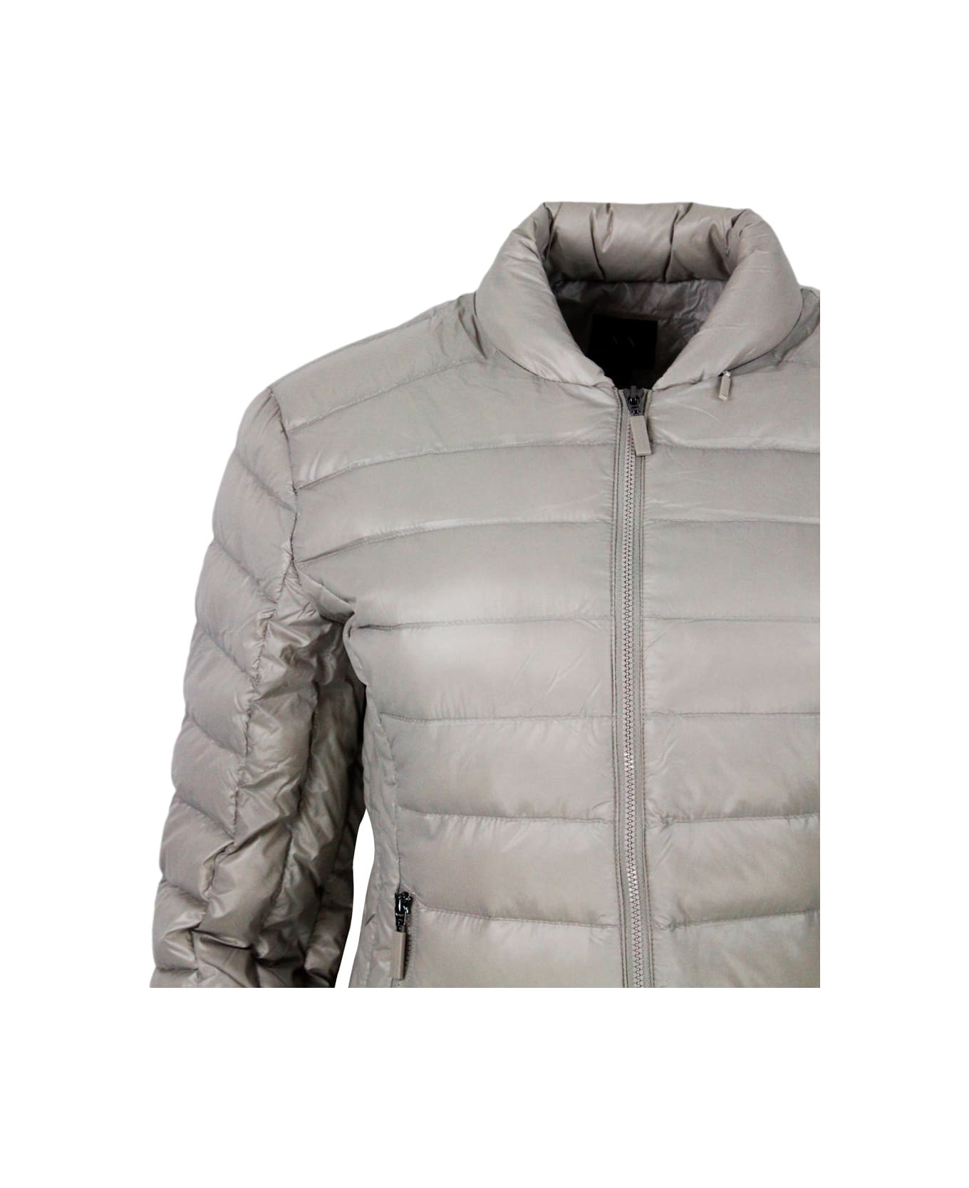 Armani Collezioni Lightweight 100 Gram Slim Down Jacket With Integrated Concealed Hood And Zip Closure - Beige