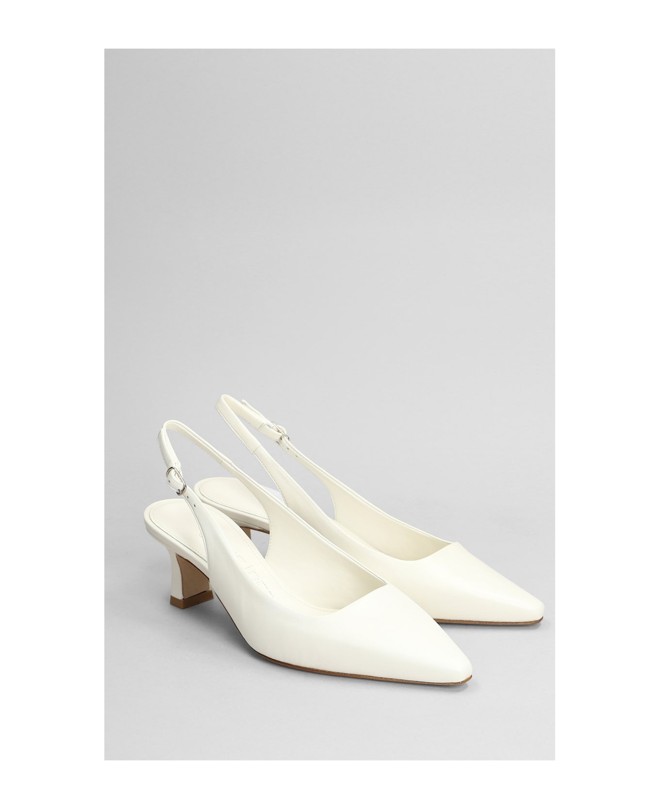 Julie Dee Pumps In White Leather - white