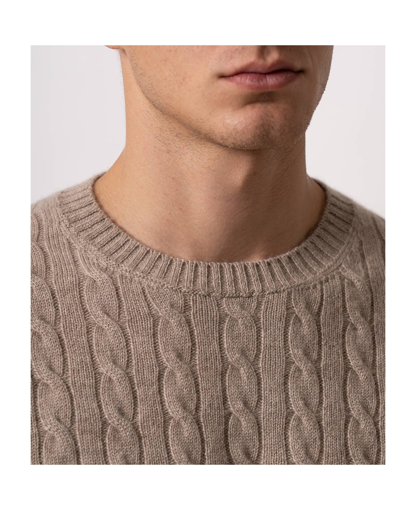 Larusmiani Cable Knit Sweater Col Du Pillon Sweater - Beige ニットウェア