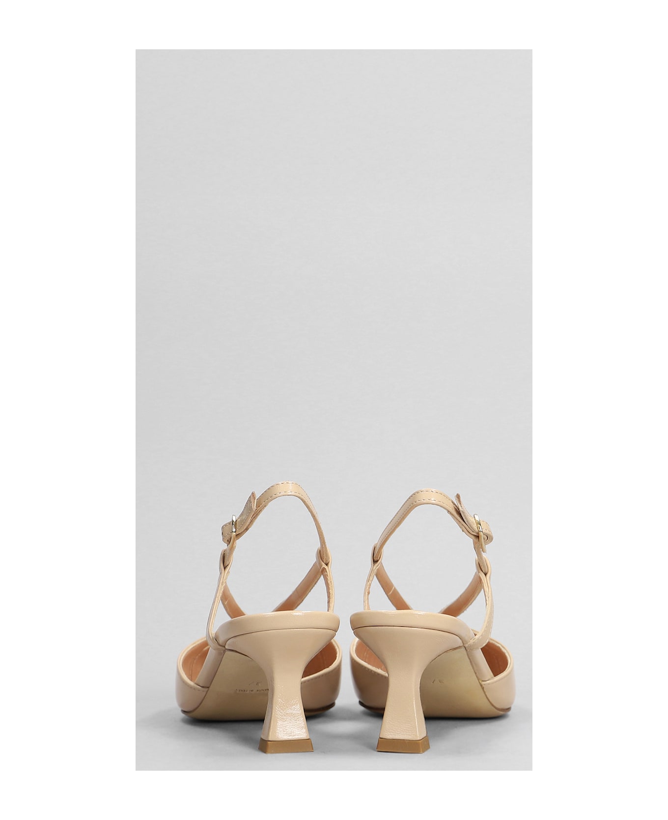 Julie Dee Pumps In Powder Leather - powder