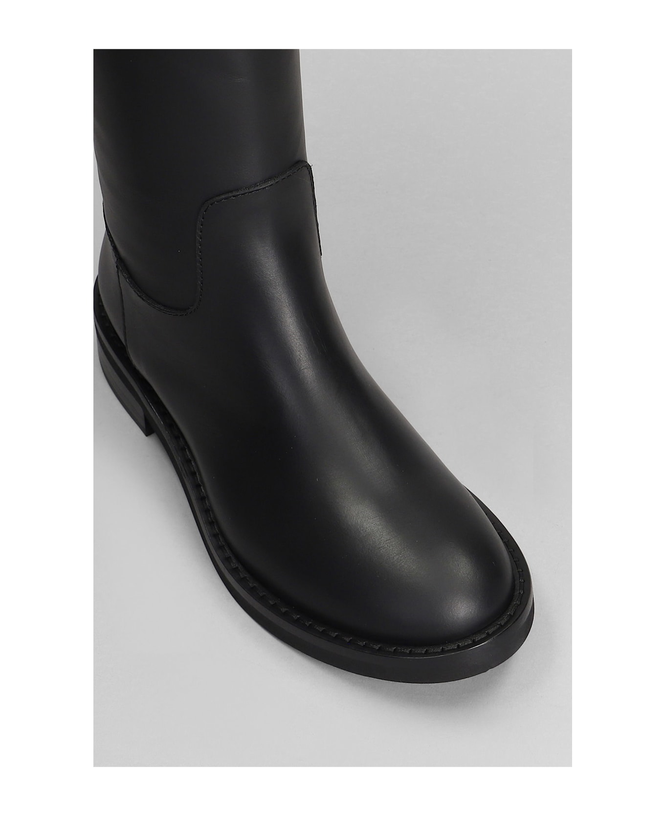 Via Roma 15 Low Heels Ankle Boots In Black Leather - black