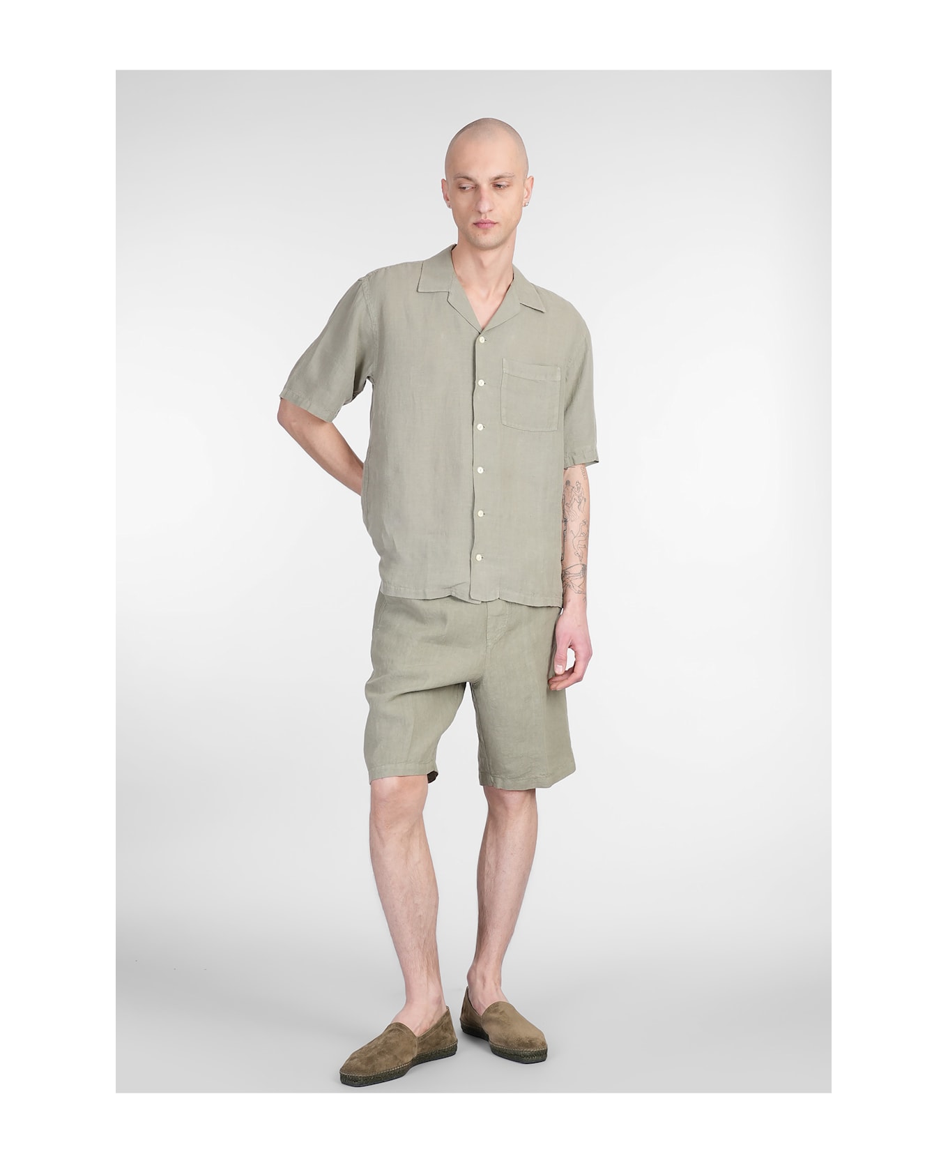 120% Lino Shorts In Green Linen - green