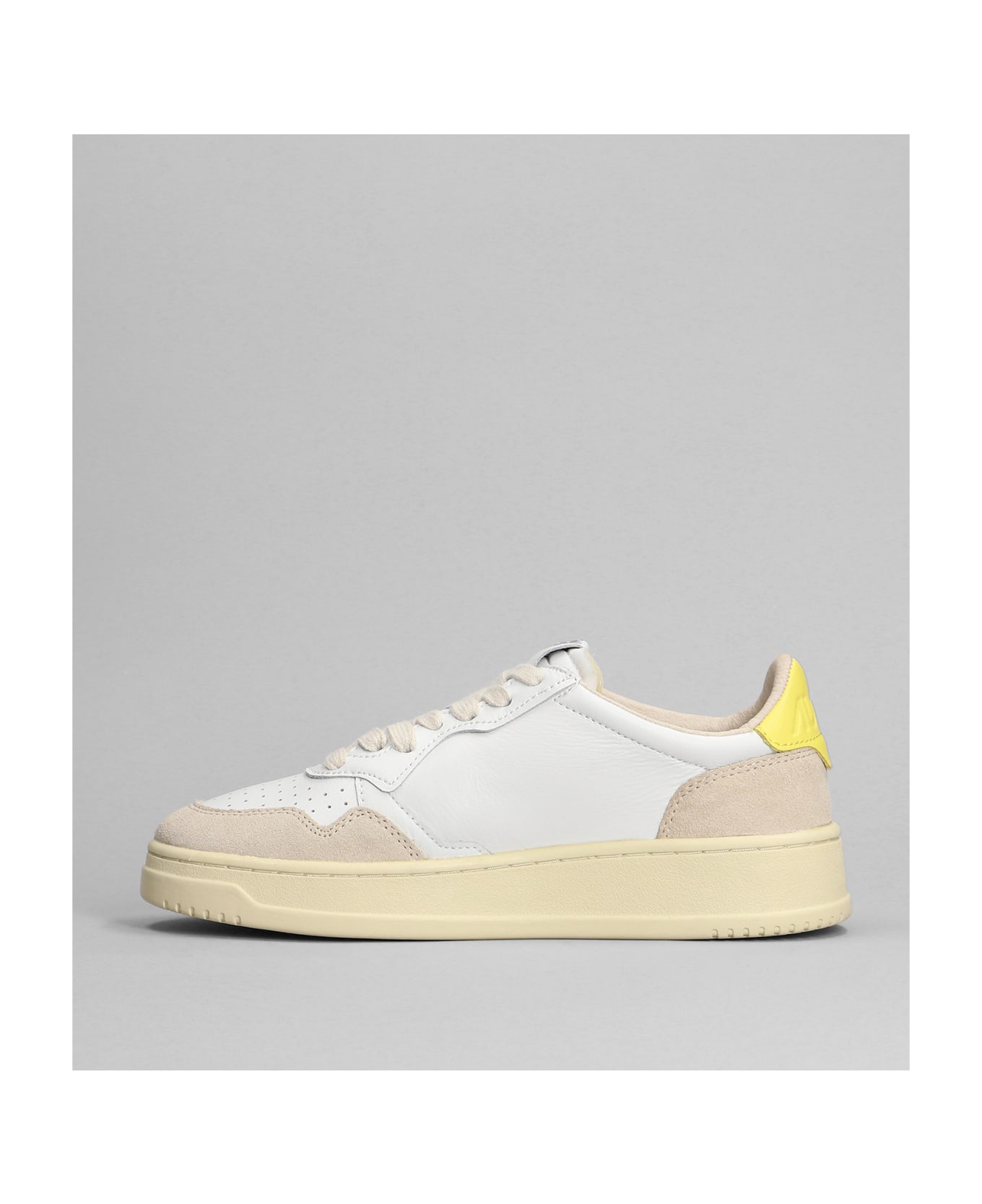 Autry 01 Sneakers In White Suede And Leather