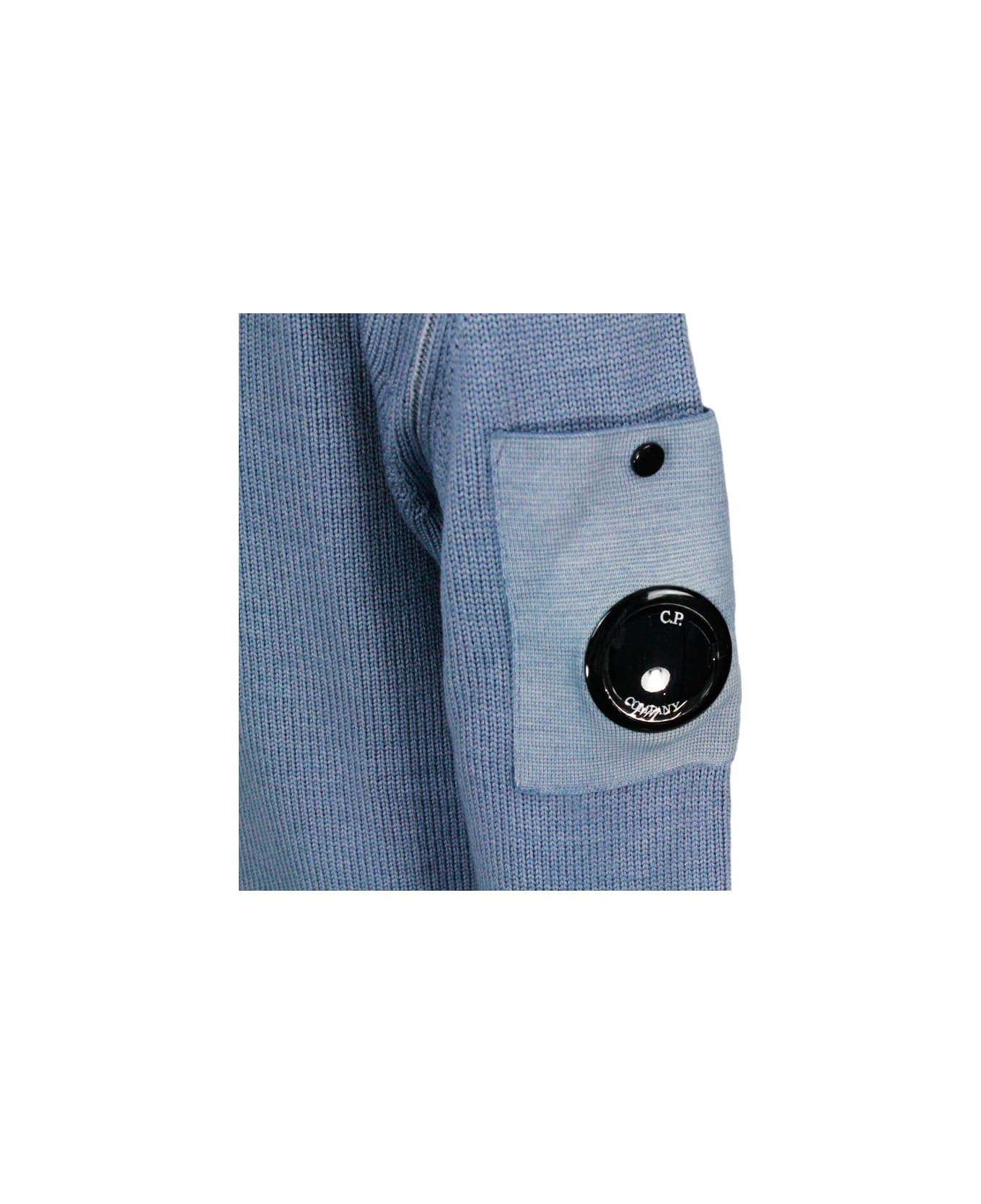 C.P. Company Crewneck Wool Sweater With Logo On The Sleeve In Vanisè Color - Blu ニットウェア＆スウェットシャツ