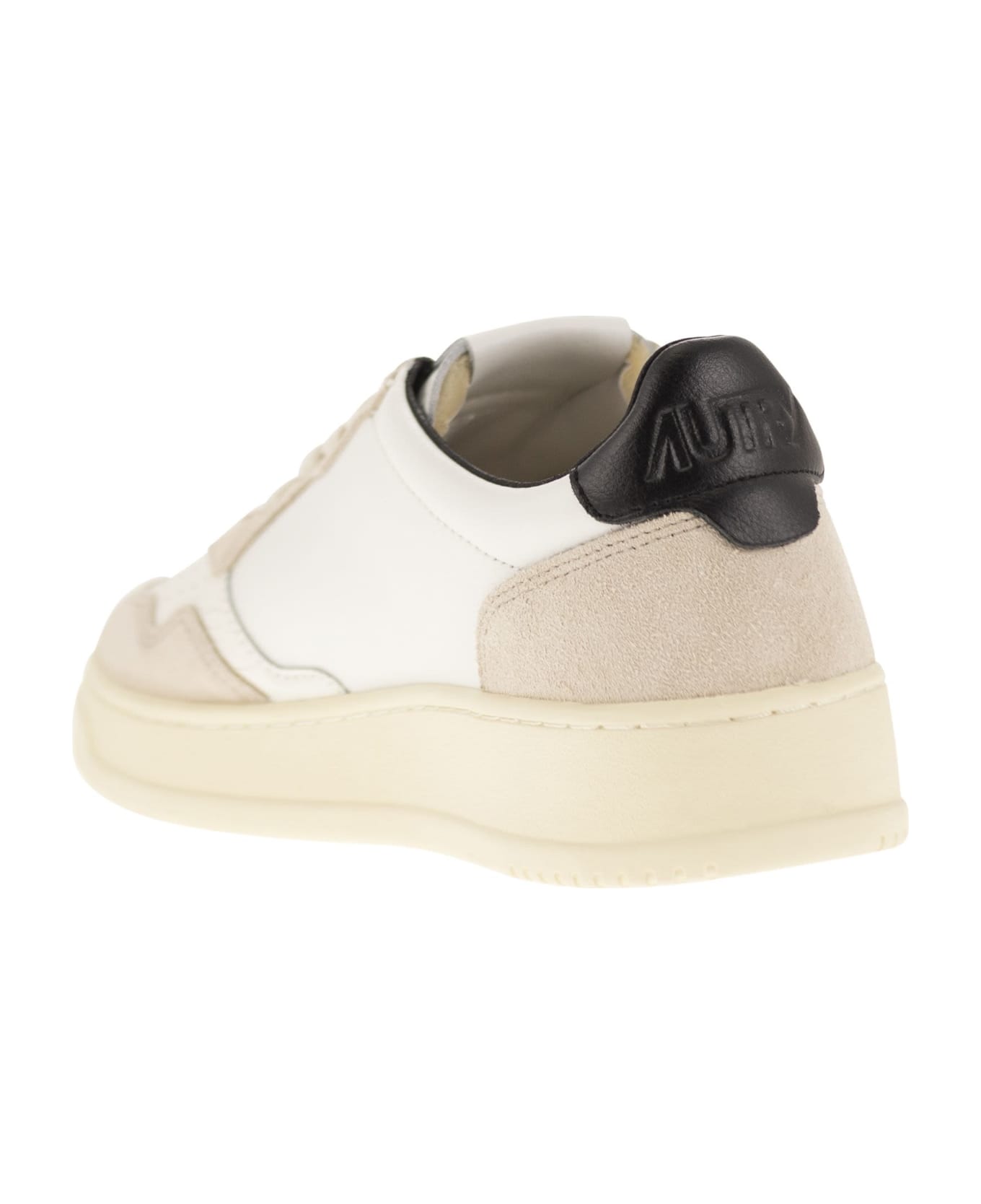 Autry Medalist Low - Leather And Suede Sneakers - White/black