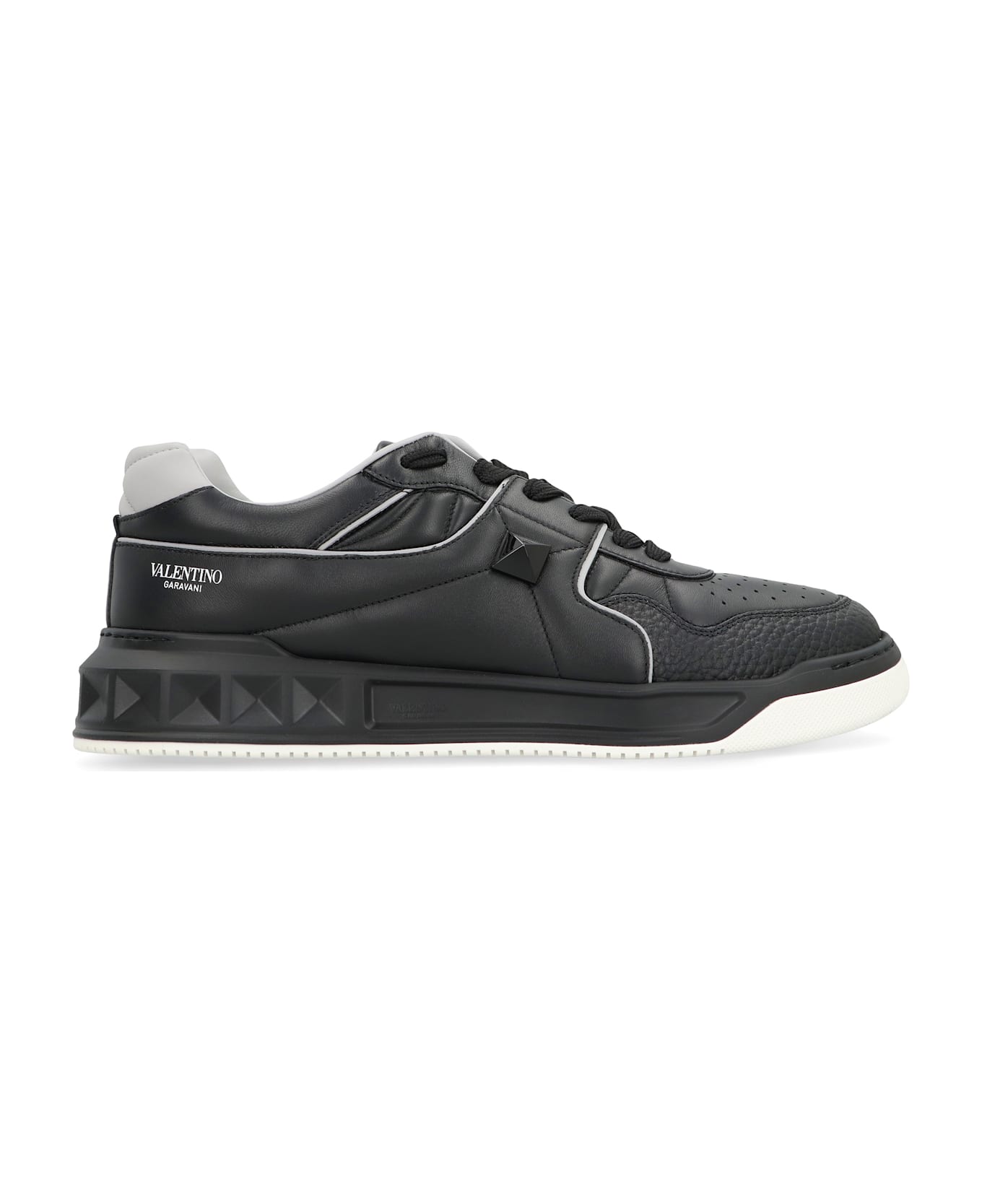 Valentino Garavani One Stud Low-top Sneakers - black