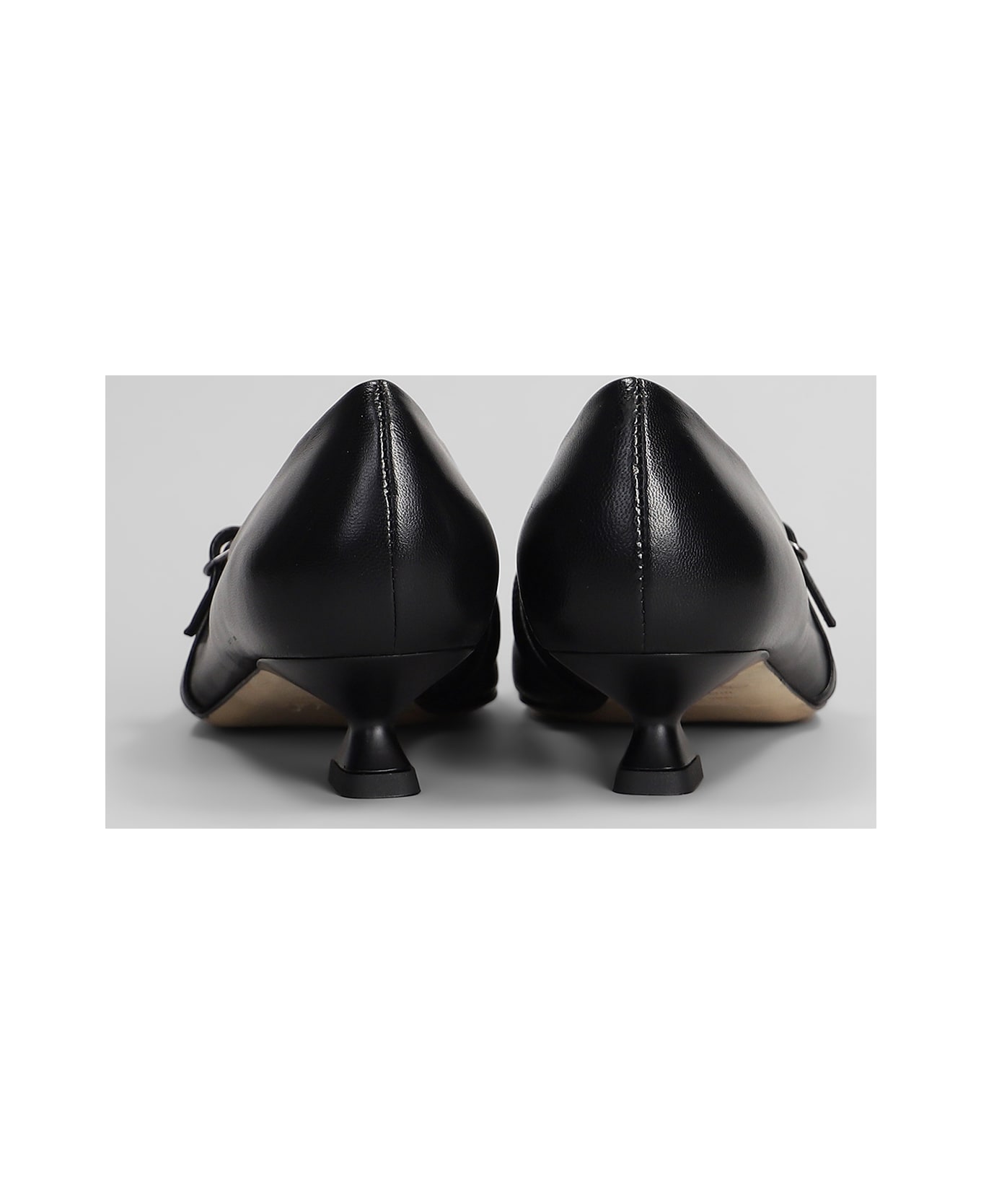 The Seller Pumps In Black Leather - black