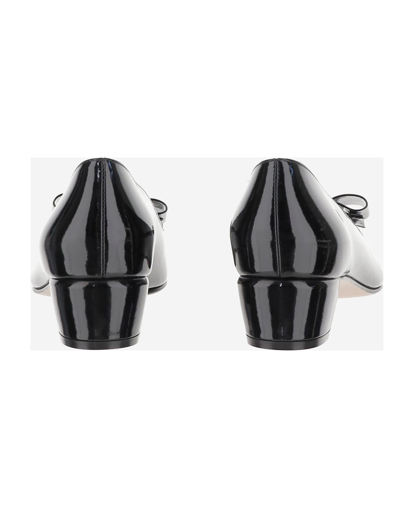 Ferragamo Glossy Leather Vara Décolleté - Black