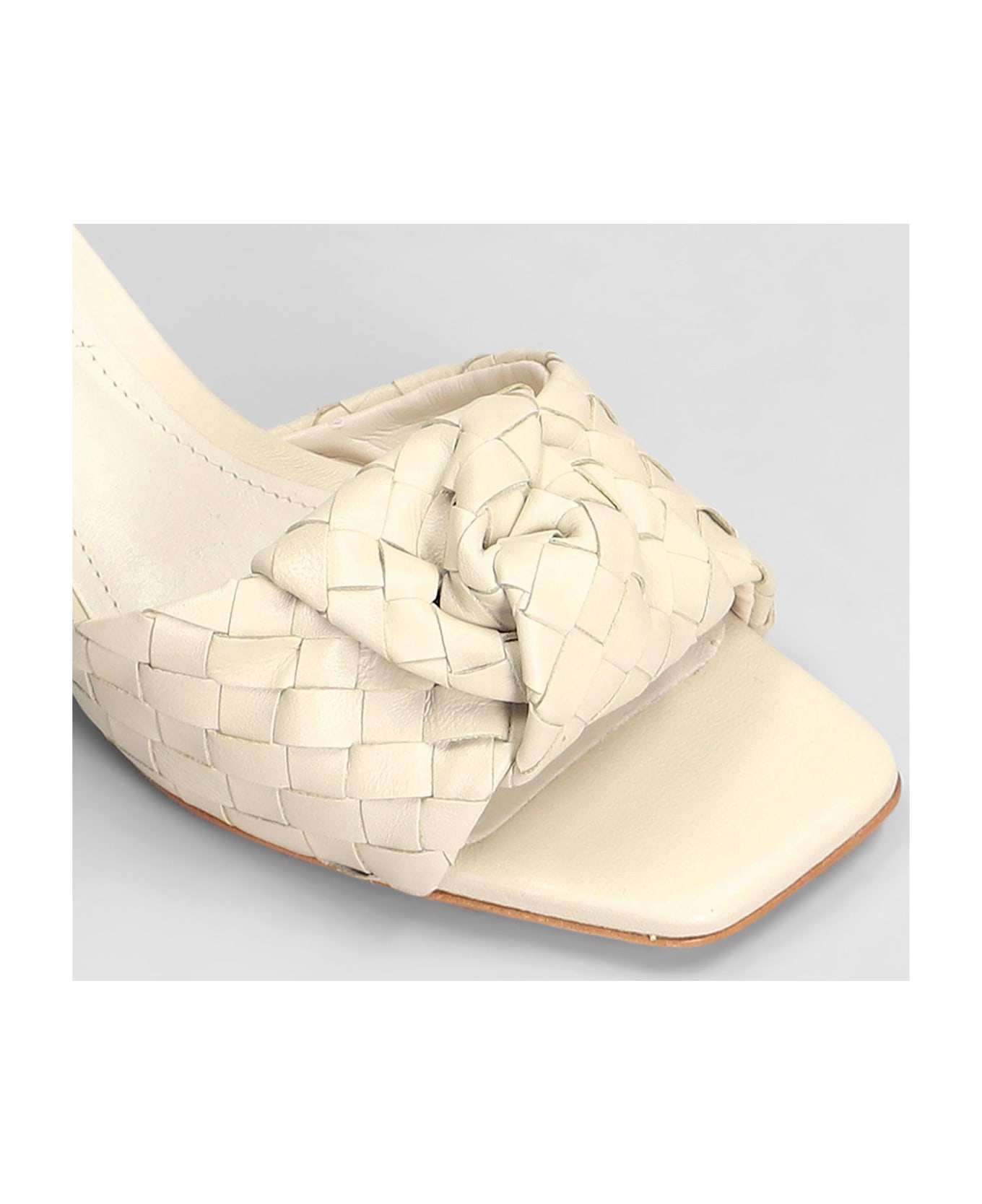 Schutz Slipper-mule In Beige Leather - beige