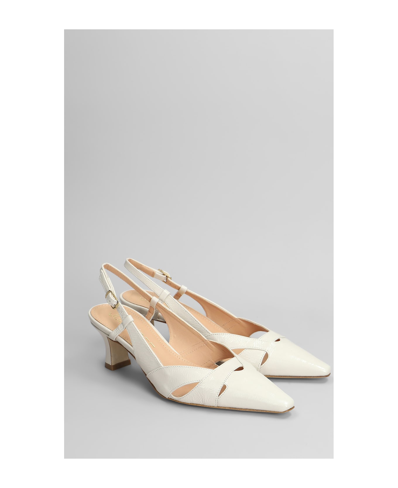 Julie Dee Pumps In White Leather - white