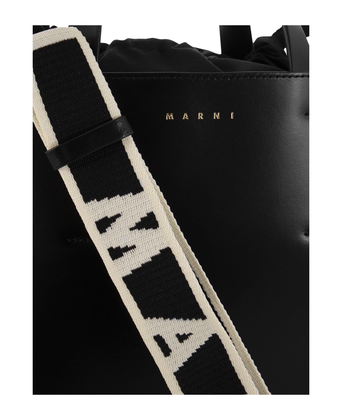 Marni Small 'museo' Black Leather Bag - Black
