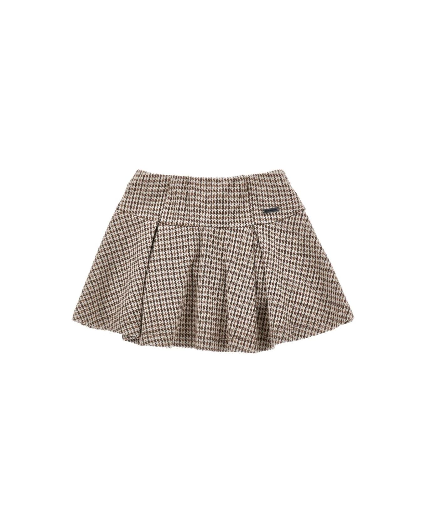 Monnalisa Beige Skirt With Box Pleats And Logo Plaque On The Front In Fabric Girl - Beige