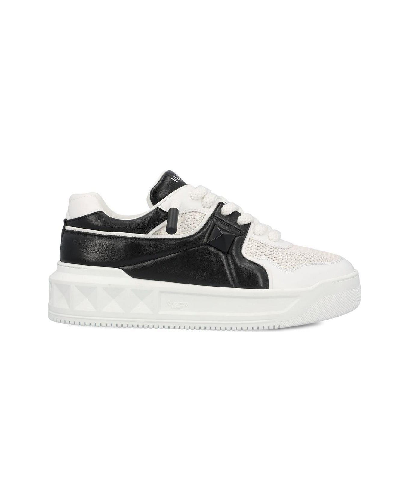 Valentino Garavani Low-top Lace-up Sneakers - White Black
