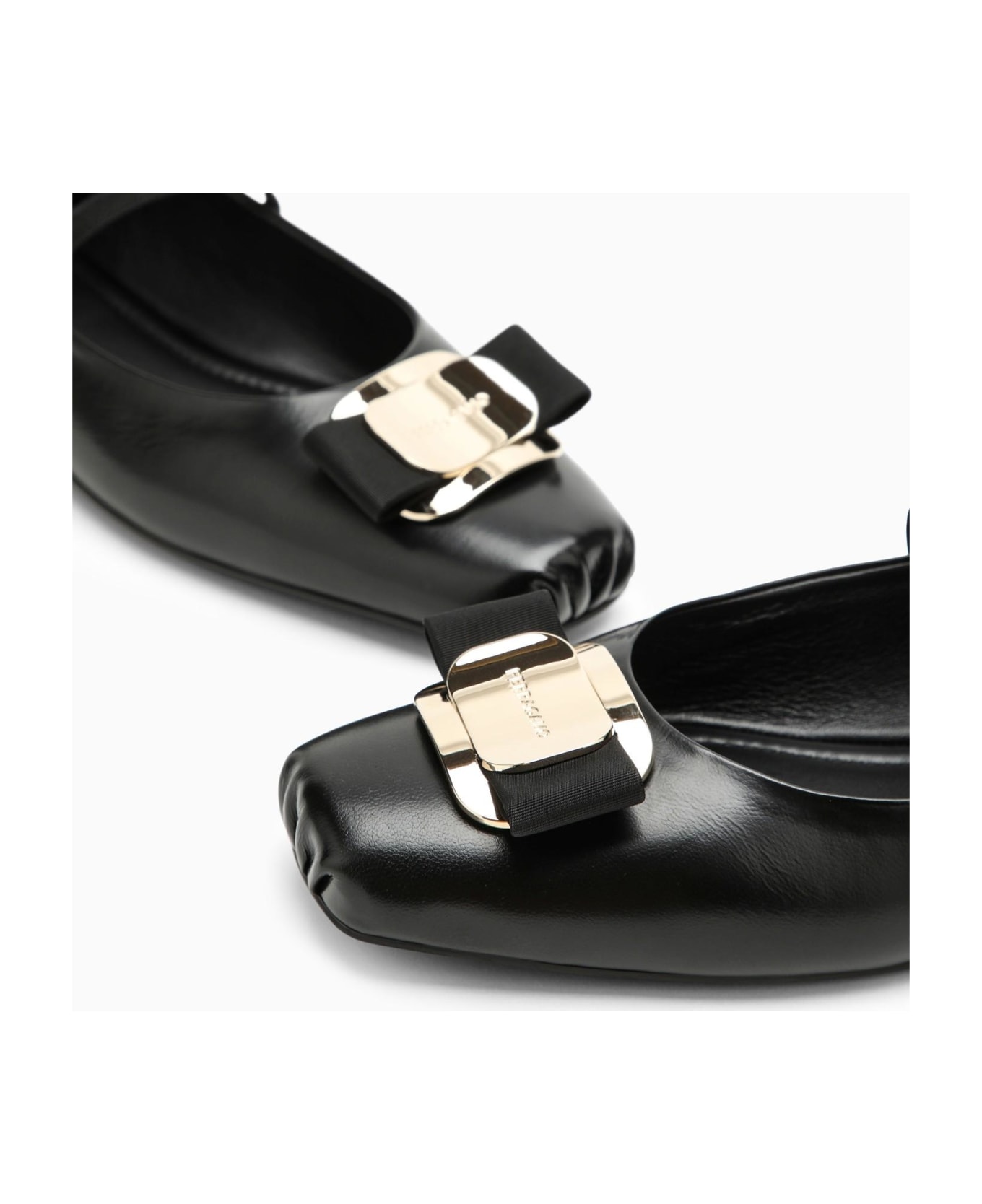 Ferragamo Black Leather Ballerina - Nero