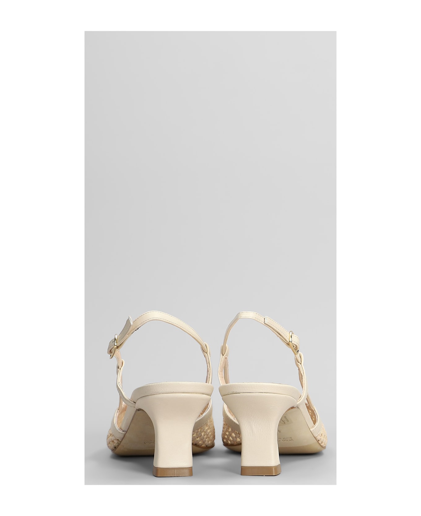 Julie Dee Pumps In Beige Leather - beige