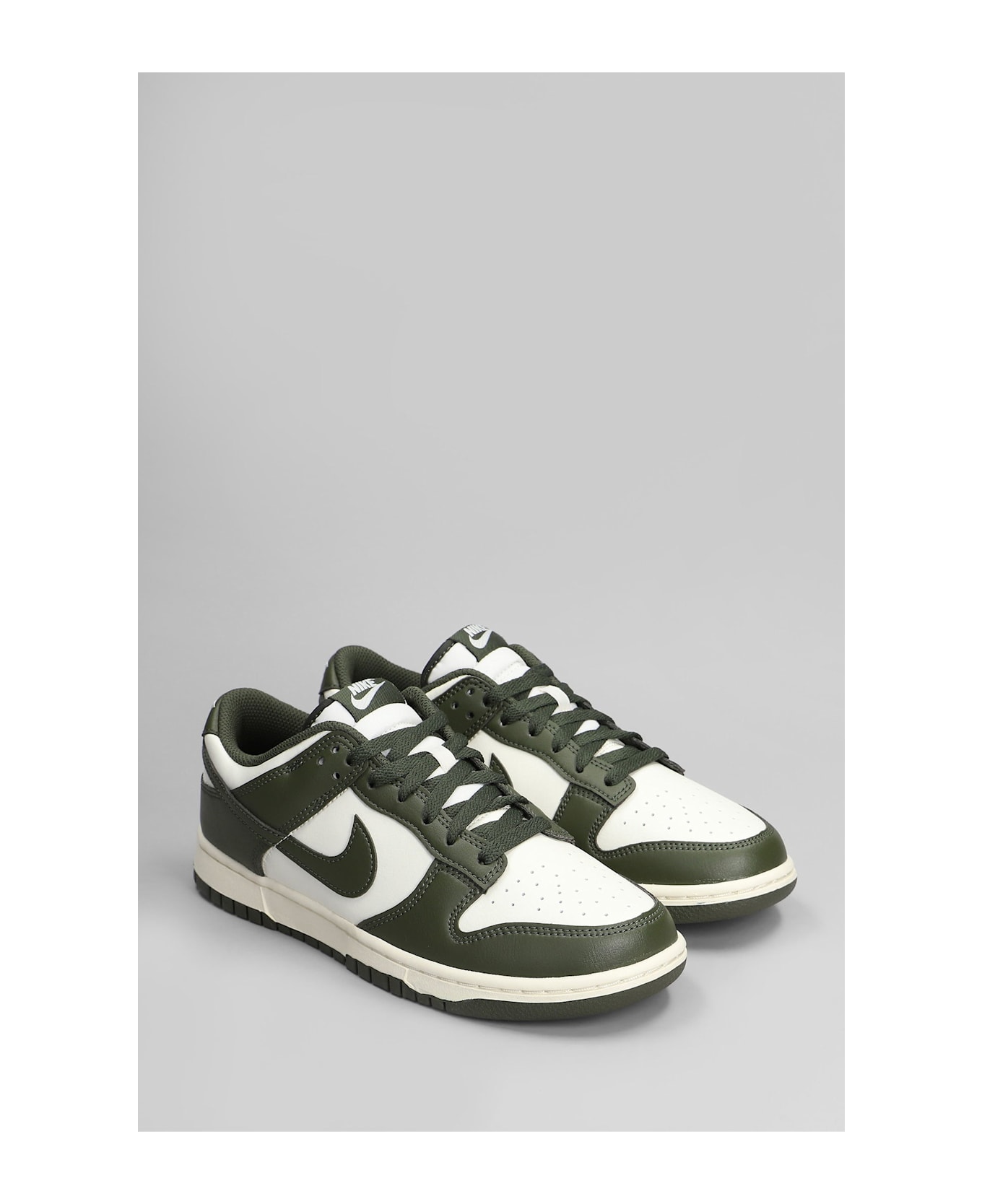 Nike Dunk Low Retro Sneakers In Green Leather - green