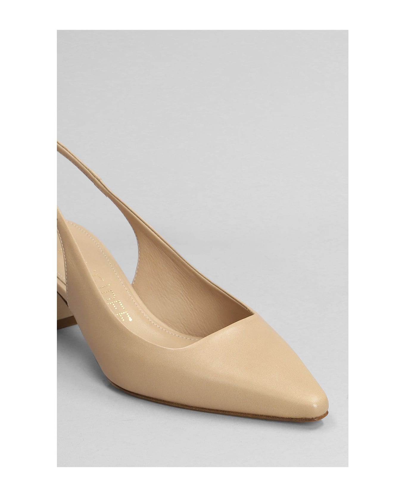 Julie Dee Pumps In Powder Leather - powder