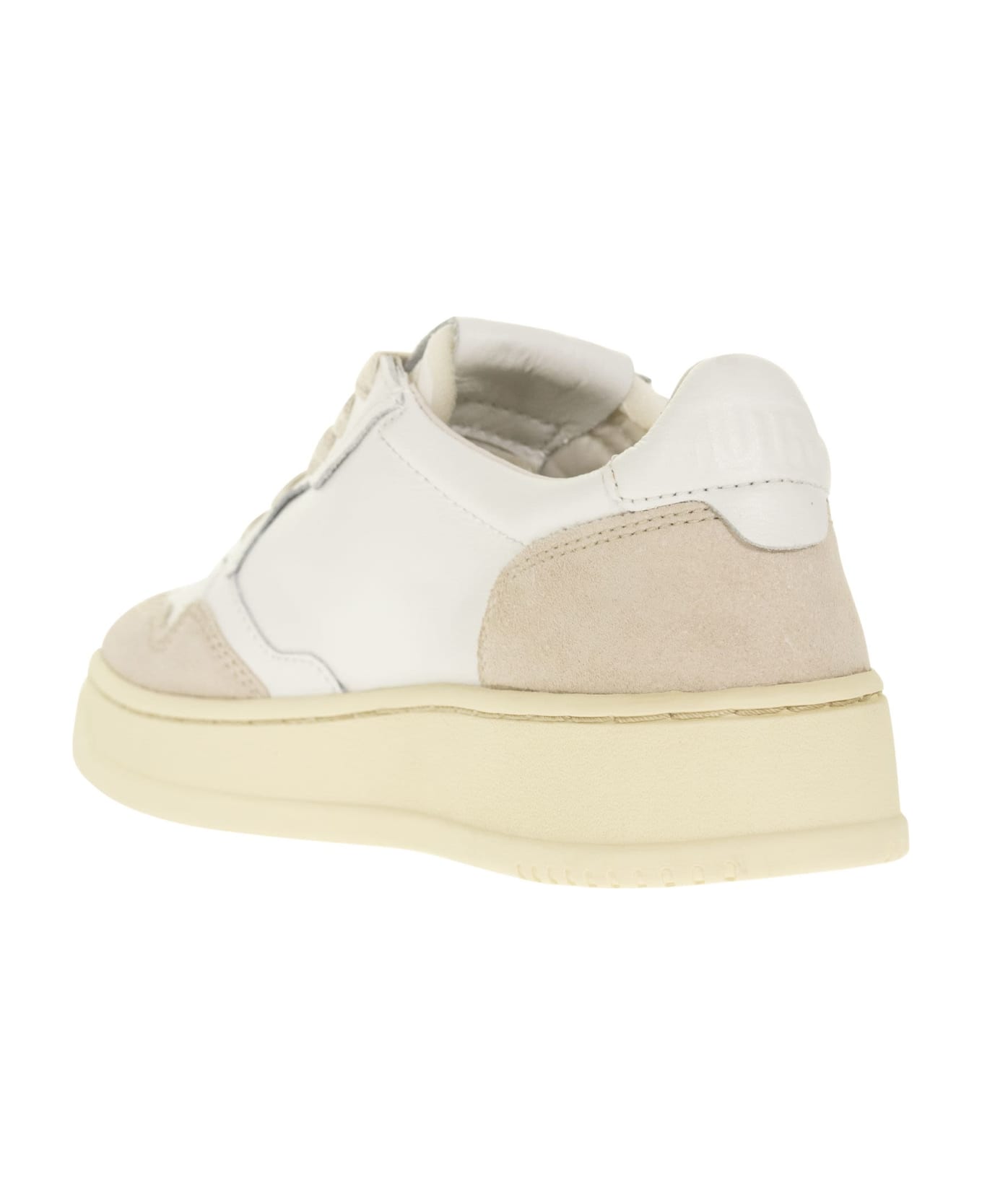 Autry Medalist Low - Leather And Suede Sneakers - White/beige
